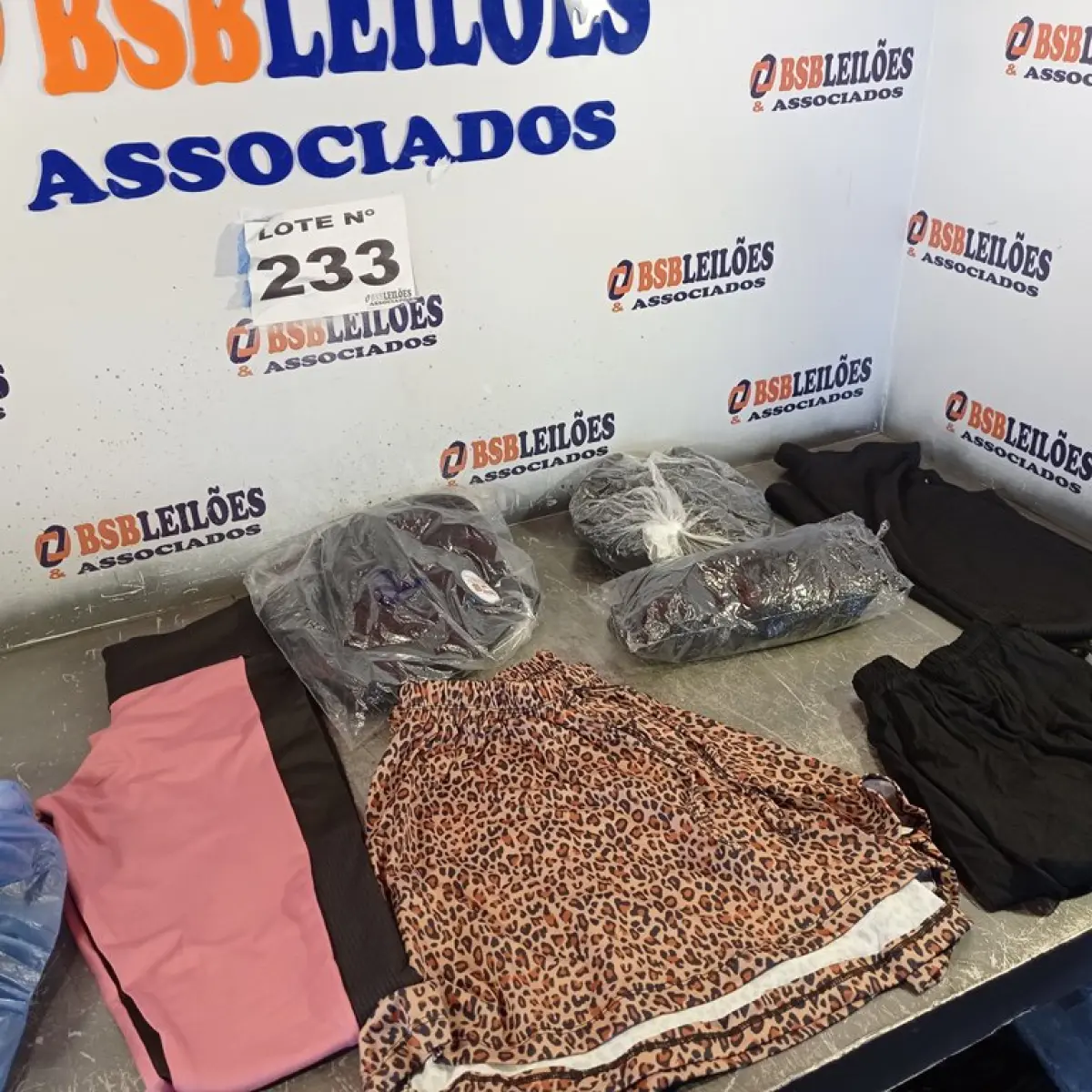 LOTE 233