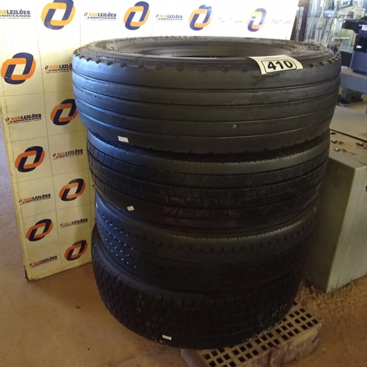 LOTE 410