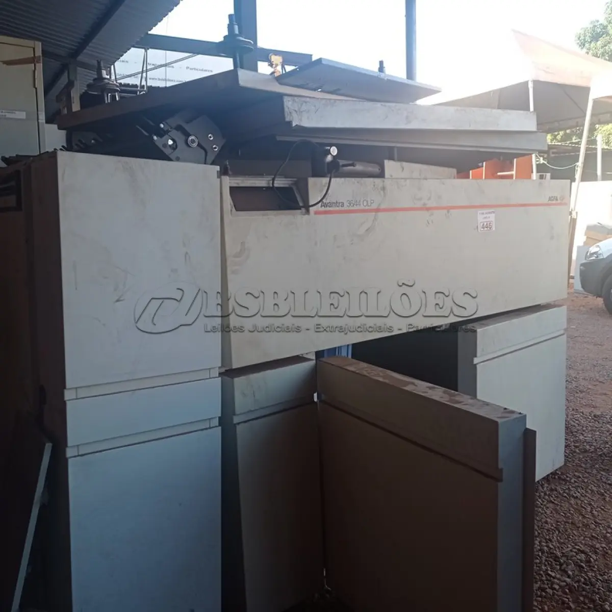 LOTE 647 - 01 SUCATA DE MAQUINÁRIO GRÁFICO. (NO ESTADO, LEILÃO NÃO TEM GARANTIA E NEM DEVOLUÇÃO, SUJEITO A POSSÍVEIS AVARIAS VISÍVEIS/OCULTAS E/OU AUSÊNCIA DE COMPONENTES).