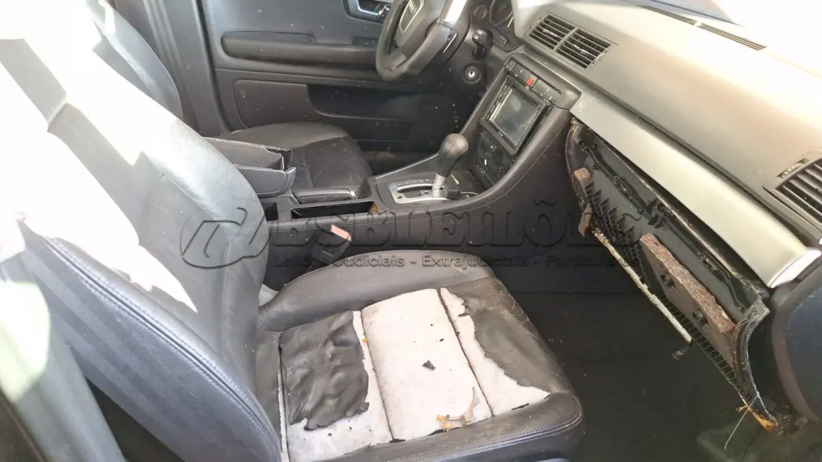 LOTE 506 - AUDI A4 1.8 TURBO, 2006/2007. TETO SOLAR, MULTITRONIC, TODAS ARO 18, COMPLETO. HOMOCINÉTICA ESQUERDA E TRIZETA QUEBRADA. (NO ESTADO)