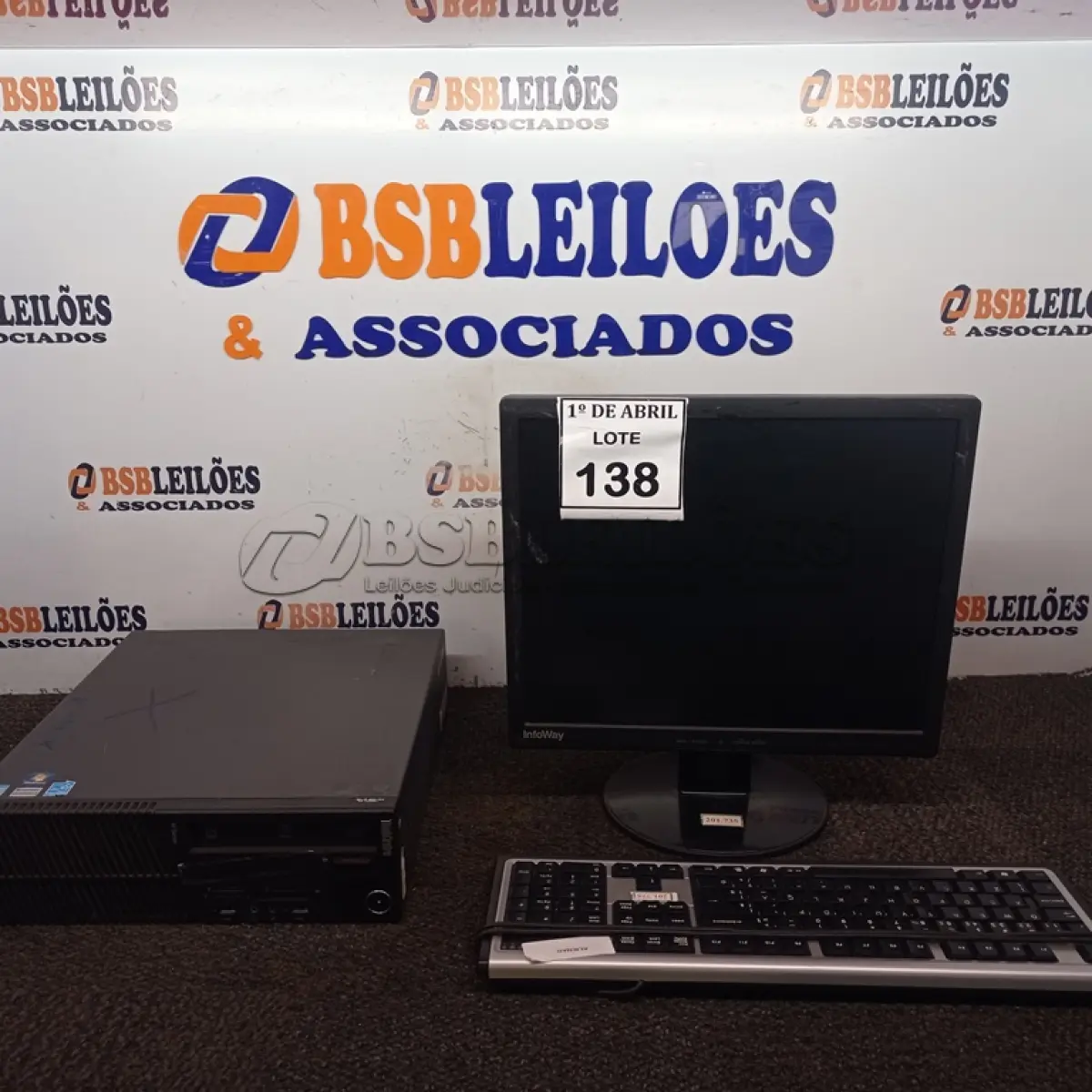 LOTE 138 - 01 CPU HP E 01 MONITOR COM TECLADO. (NO ESTADO) ATENÇÃO! FAZER A VISITAÇÃO ANTES DE ARREMATAR, NÃO SABEMOS SE FUNCIONA. LEILÃO NÃO TEM GARANTIA E NEM DEVOLUÇÃO, SUJEITO A POSSÍVEIS AVARIAS VISÍVEIS/OCULTAS E/OU AUSÊNCIA DE COMPONENTES.