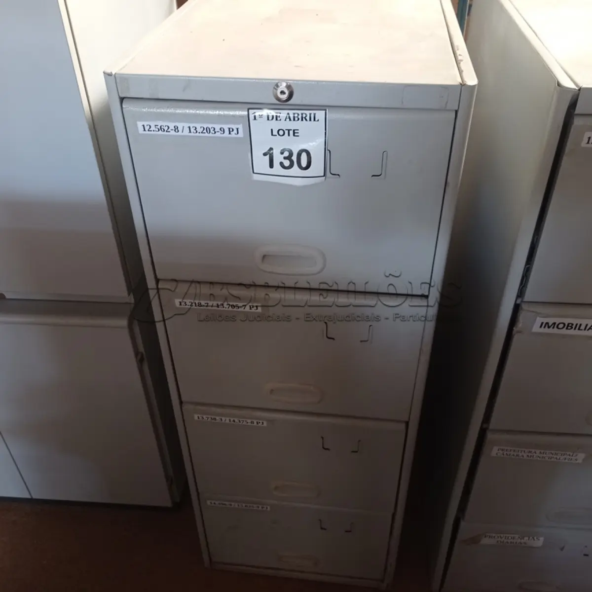 LOTE 130 - 01 ARQUIVO DE AÇO 04 GAVETAS. (NO ESTADO) ATENÇÃO! FAZER A VISITAÇÃO ANTES DE ARREMATAR, NÃO SABEMOS SE FUNCIONA. LEILÃO NÃO TEM GARANTIA E NEM DEVOLUÇÃO, SUJEITO A POSSÍVEIS AVARIAS VISÍVEIS/OCULTAS E/OU AUSÊNCIA DE COMPONENTES.
