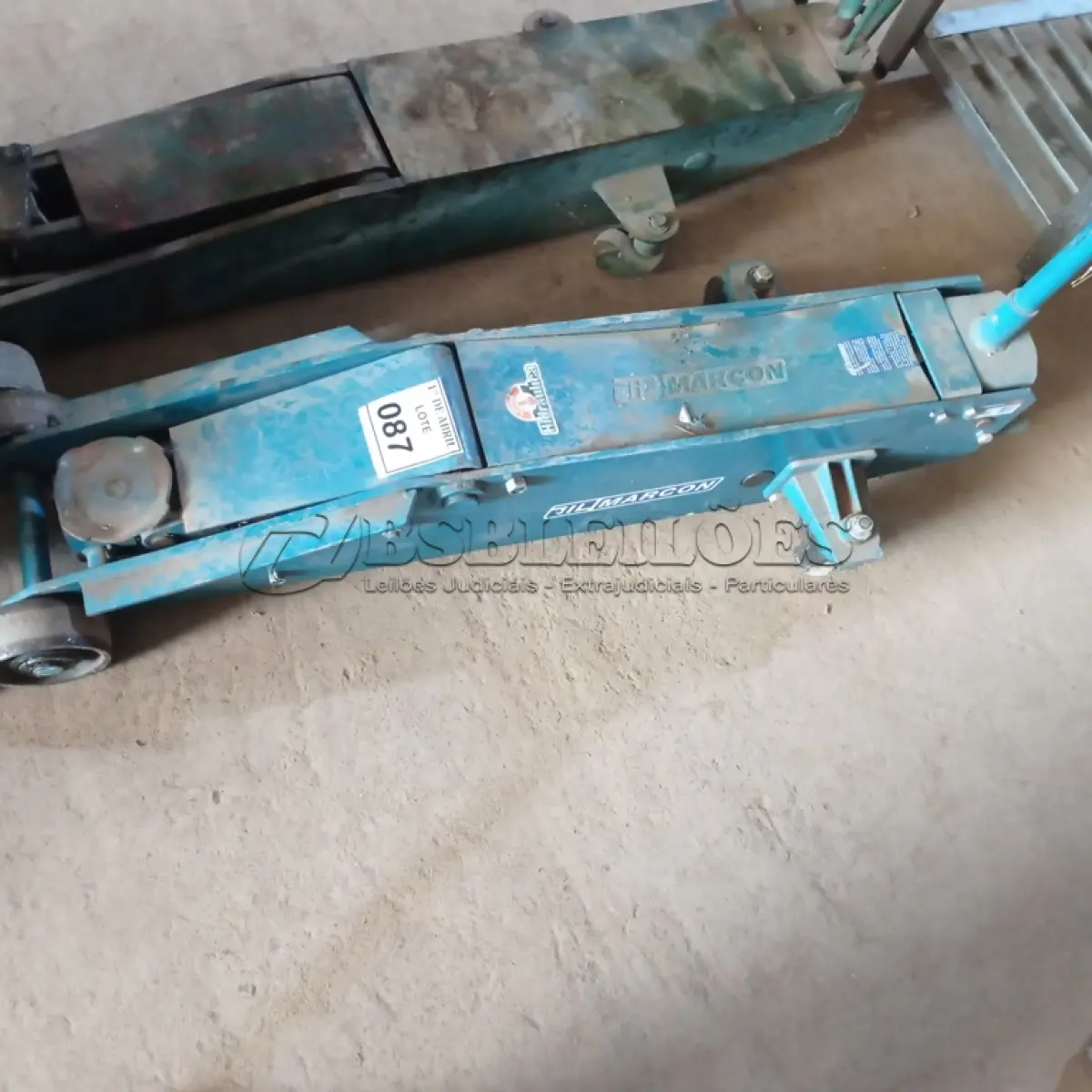 LOTE 087 - 01 MACACO JACARÉ.  (NO ESTADO) ATENÇÃO! FAZER A VISITAÇÃO ANTES DE ARREMATAR, NÃO SABEMOS SE FUNCIONA. LEILÃO NÃO TEM GARANTIA E NEM DEVOLUÇÃO, SUJEITO A POSSÍVEIS AVARIAS VISÍVEIS/OCULTAS E/OU AUSÊNCIA DE COMPONENTES.
