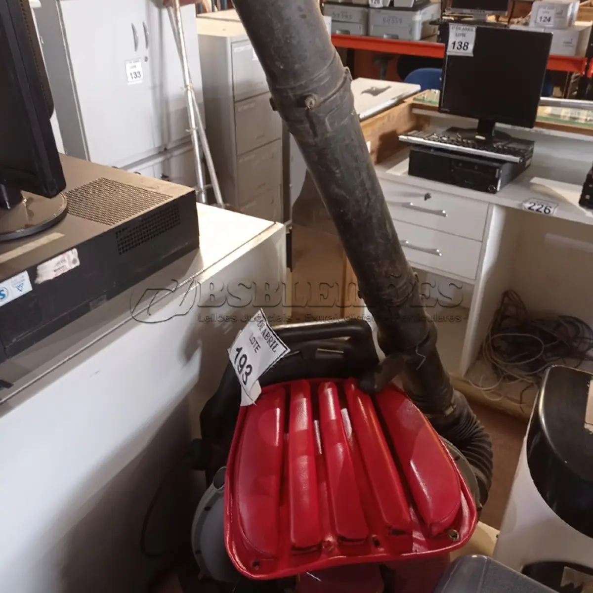 LOTE 193 - 01 SOPRADOR DE FOLHAS COSTAL A GASOLINA KAWASHIMA.  (NO ESTADO) ATENÇÃO! FAZER A VISITAÇÃO ANTES DE ARREMATAR, NÃO SABEMOS SE FUNCIONA. LEILÃO NÃO TEM GARANTIA E NEM DEVOLUÇÃO, SUJEITO A POSSÍVEIS AVARIAS VISÍVEIS/OCULTAS E/OU AUSÊNCIA DE COMPONENTES.