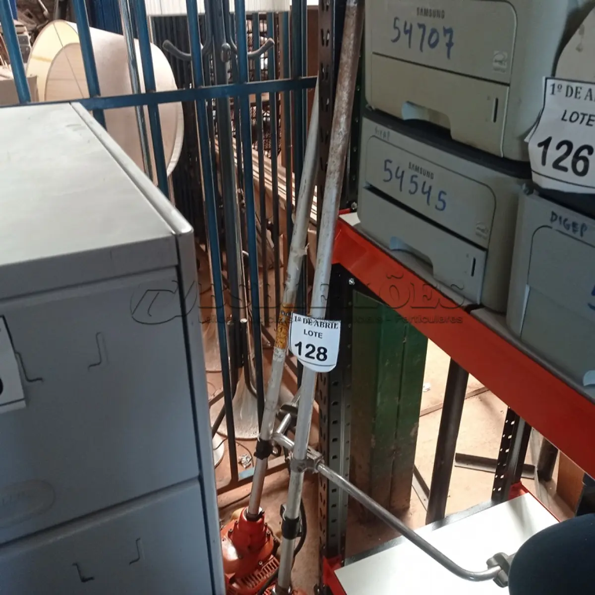 LOTE 128 - 02 ROÇADEIRAS A GASOLINA COM AVARIAS. (NO ESTADO) ATENÇÃO! FAZER A VISITAÇÃO ANTES DE ARREMATAR, NÃO SABEMOS SE FUNCIONA. LEILÃO NÃO TEM GARANTIA E NEM DEVOLUÇÃO, SUJEITO A POSSÍVEIS AVARIAS VISÍVEIS/OCULTAS E/OU AUSÊNCIA DE COMPONENTES.