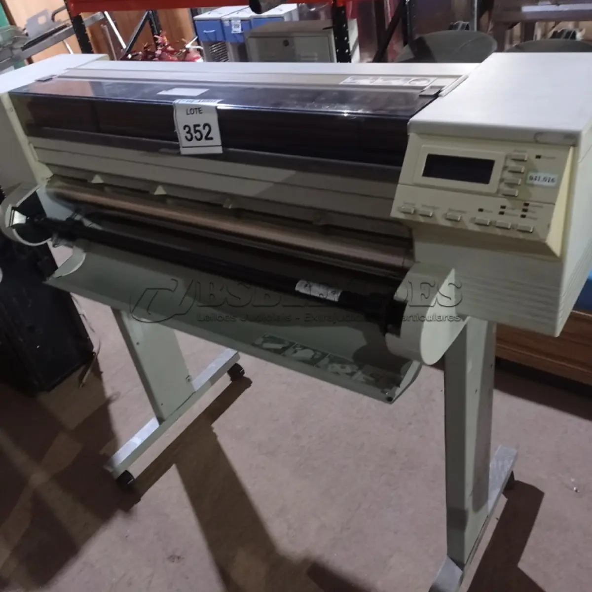 LOTE 352 - 01 IMPRESSORA PLOTTER HP DESINJET6500. (NO ESTADO) ATENÇÃO! FAZER A VISITAÇÃO ANTES DE ARREMATAR, NÃO SABEMOS SE FUNCIONA. LEILÃO NÃO TEM GARANTIA E NEM DEVOLUÇÃO, SUJEITO A POSSÍVEIS AVARIAS VISÍVEIS/OCULTAS E/OU AUSÊNCIA DE COMPONENTES.