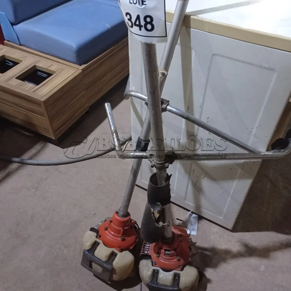 LOTE 348 - 02 ROÇADEIRAS A GASOLINA COM AVARIAS. (NO ESTADO) ATENÇÃO! FAZER A VISITAÇÃO ANTES DE ARREMATAR, NÃO SABEMOS SE FUNCIONA. LEILÃO NÃO TEM GARANTIA E NEM DEVOLUÇÃO, SUJEITO A POSSÍVEIS AVARIAS VISÍVEIS/OCULTAS E/OU AUSÊNCIA DE COMPONENTES.