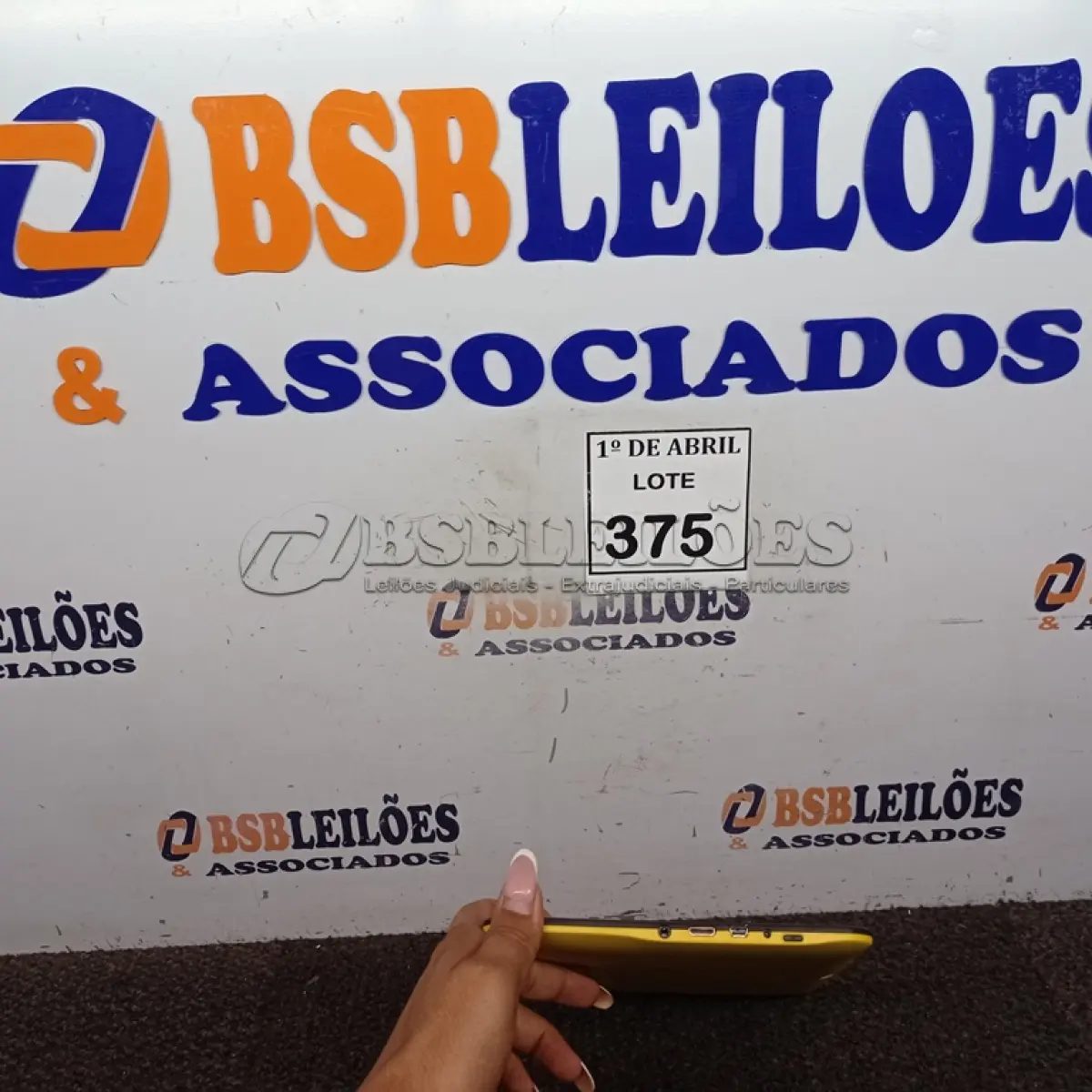 LOTE 375 - 01 TABLET POSITIVO.  (NO ESTADO) ATENÇÃO! FAZER A VISITAÇÃO ANTES DE ARREMATAR, NÃO SABEMOS SE FUNCIONA. LEILÃO NÃO TEM GARANTIA E NEM DEVOLUÇÃO, SUJEITO A POSSÍVEIS AVARIAS VISÍVEIS/OCULTAS E/OU AUSÊNCIA DE COMPONENTES.