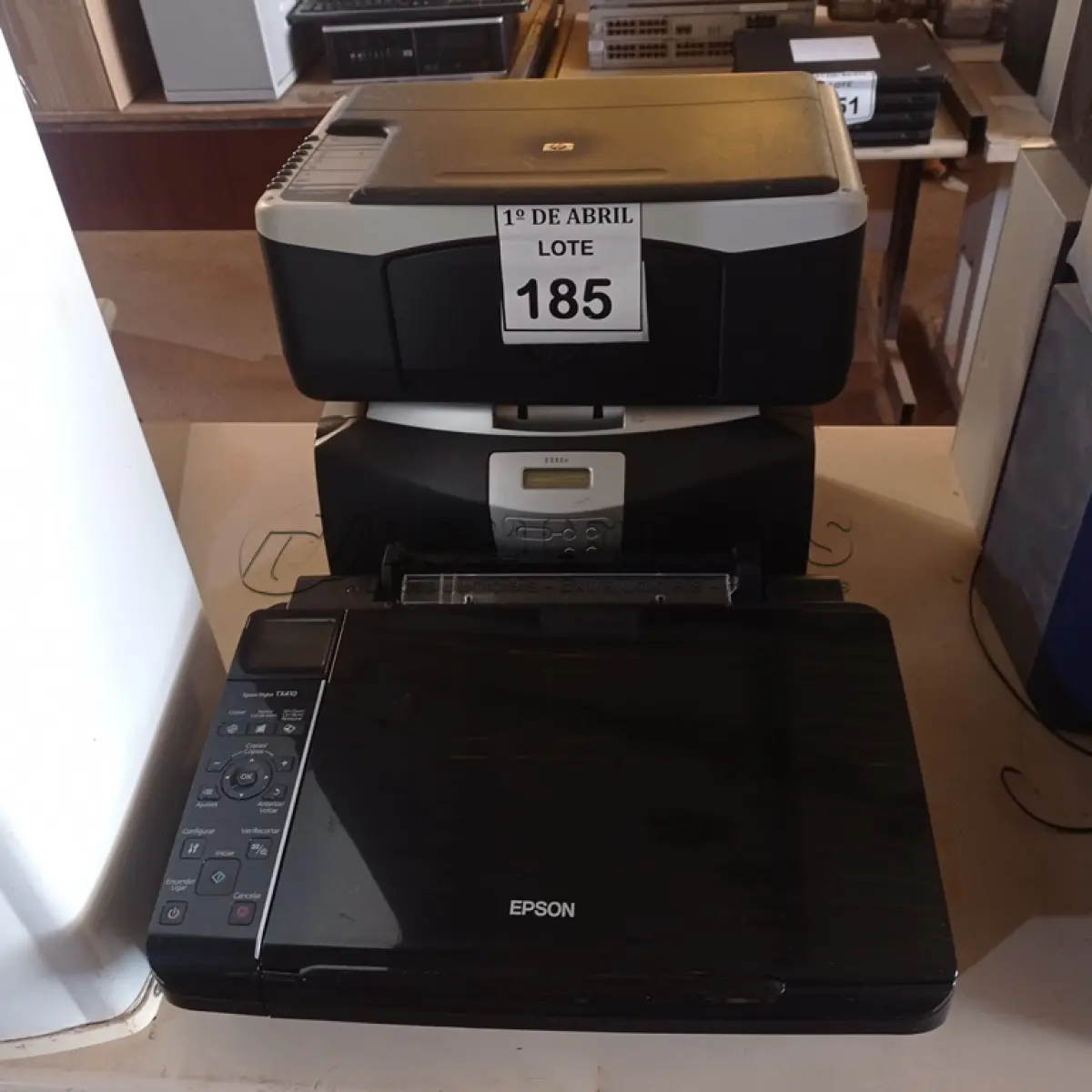 LOTE 185 - 01 IMPRESSORA EPSON TX410 E 02 IMPRESSORAS HP. (NO ESTADO) ATENÇÃO! FAZER A VISITAÇÃO ANTES DE ARREMATAR, NÃO SABEMOS SE FUNCIONA. LEILÃO NÃO TEM GARANTIA E NEM DEVOLUÇÃO, SUJEITO A POSSÍVEIS AVARIAS VISÍVEIS/OCULTAS E/OU AUSÊNCIA DE COMPONENTES.