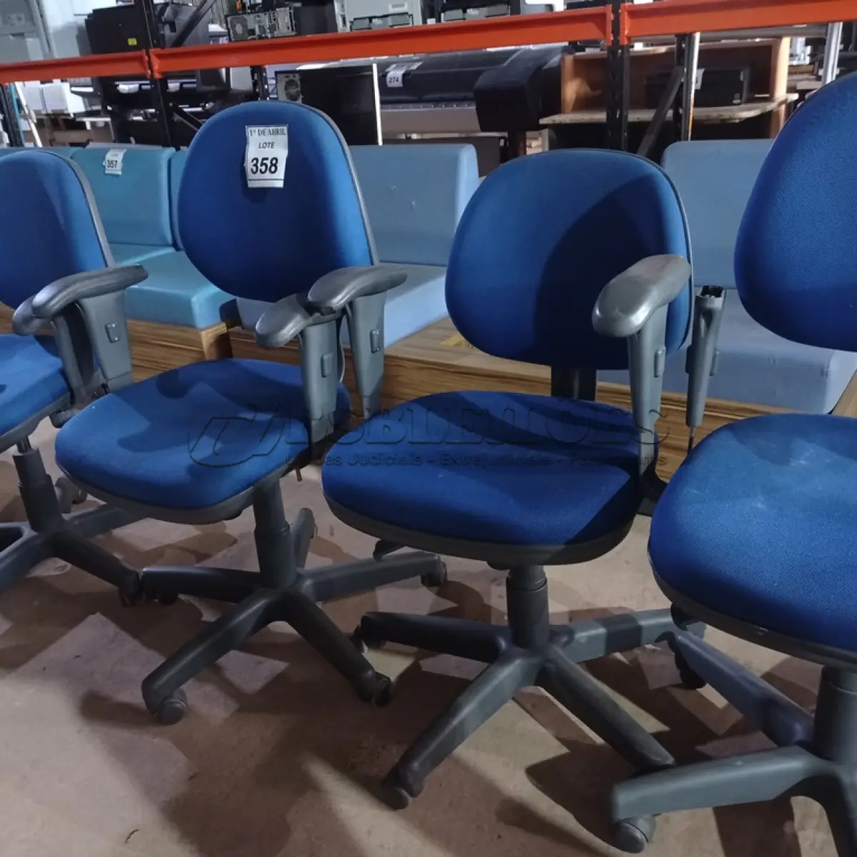 LOTE 358 - 05 CADEIRAS PARA ESCRITÓRIO. (NO ESTADO) ATENÇÃO! FAZER A VISITAÇÃO ANTES DE ARREMATAR, NÃO SABEMOS SE FUNCIONA. LEILÃO NÃO TEM GARANTIA E NEM DEVOLUÇÃO, SUJEITO A POSSÍVEIS AVARIAS VISÍVEIS/OCULTAS E/OU AUSÊNCIA DE COMPONENTES.