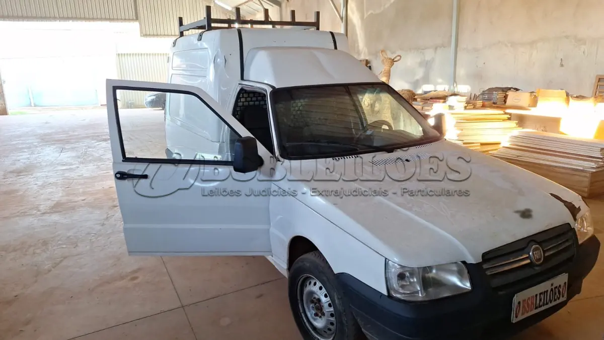 LOTE 505 - 01 FIAT FIORINO FORGÃO FLEX, ANO 2010/2011, NA COR BRANCA (NO ESTADO)