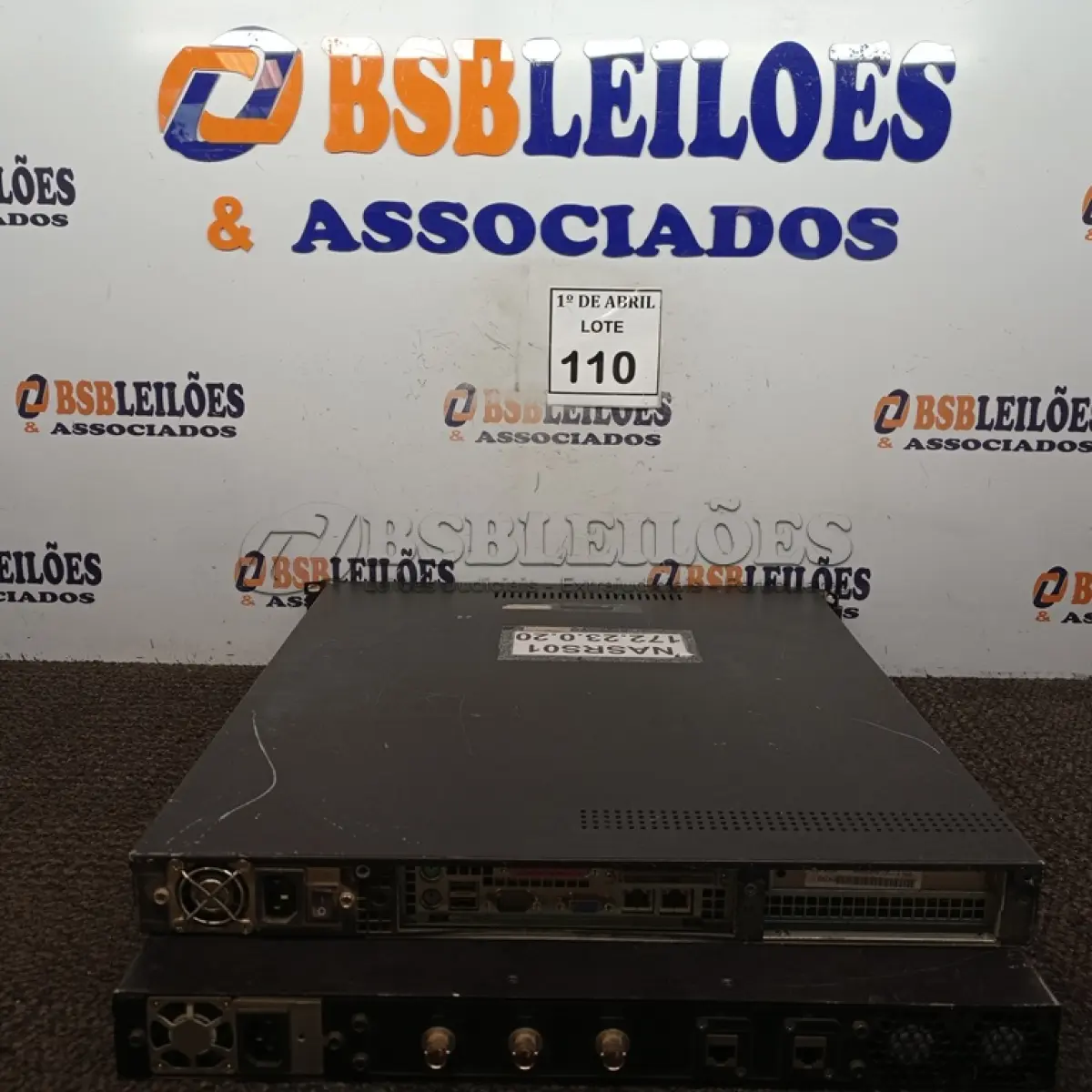 LOTE 110 - 01 SERVIDOR.  (NO ESTADO) ATENÇÃO! FAZER A VISITAÇÃO ANTES DE ARREMATAR, NÃO SABEMOS SE FUNCIONA. LEILÃO NÃO TEM GARANTIA E NEM DEVOLUÇÃO, SUJEITO A POSSÍVEIS AVARIAS VISÍVEIS/OCULTAS E/OU AUSÊNCIA DE COMPONENTES.
