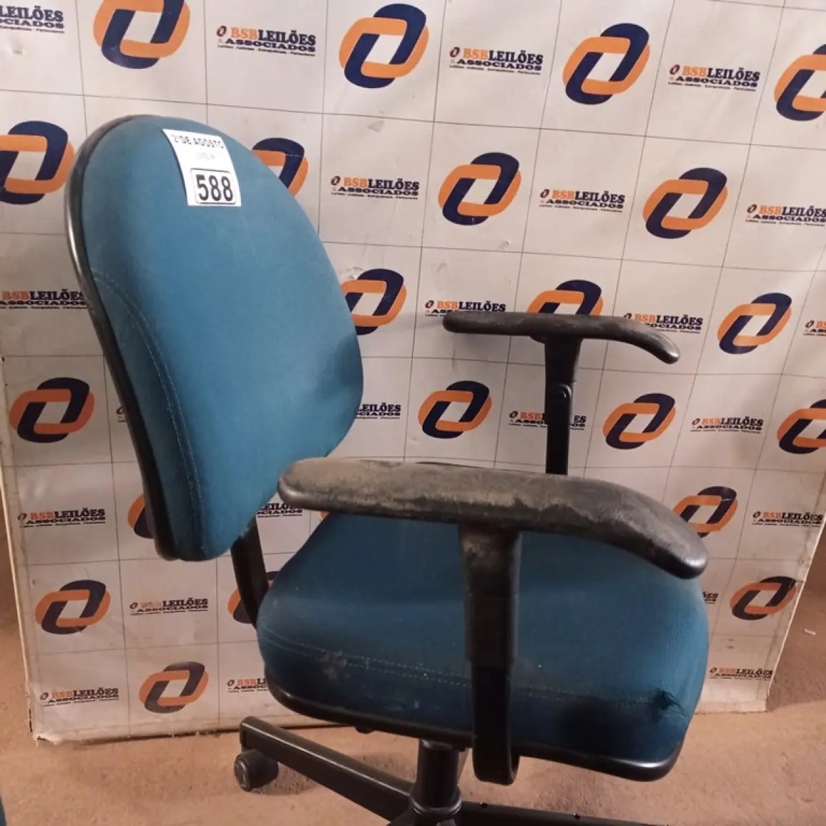 LOTE 588
