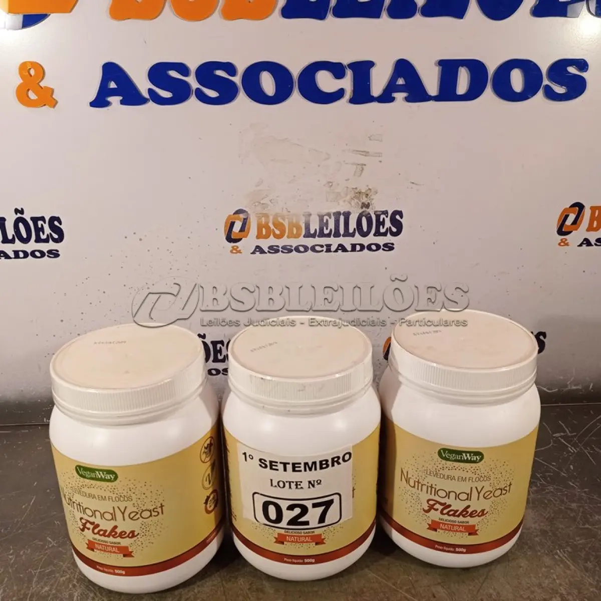 LOTE 027 - 03 POTES DE LEVEDURAS EM FLOCOS 500G SABOR NATURAL. (NO ESTADO) ATENÇÃO! FAZER A VISITAÇÃO ANTES DE ARREMATAR, NÃO SABEMOS SE FUNCIONA. LEILÃO NÃO TEM GARANTIA E NEM DEVOLUÇÃO, SUJEITO A POSSÍVEIS AVARIAS VISÍVEIS/OCULTAS E/OU AUSÊNCIA DE COMPONENTES.