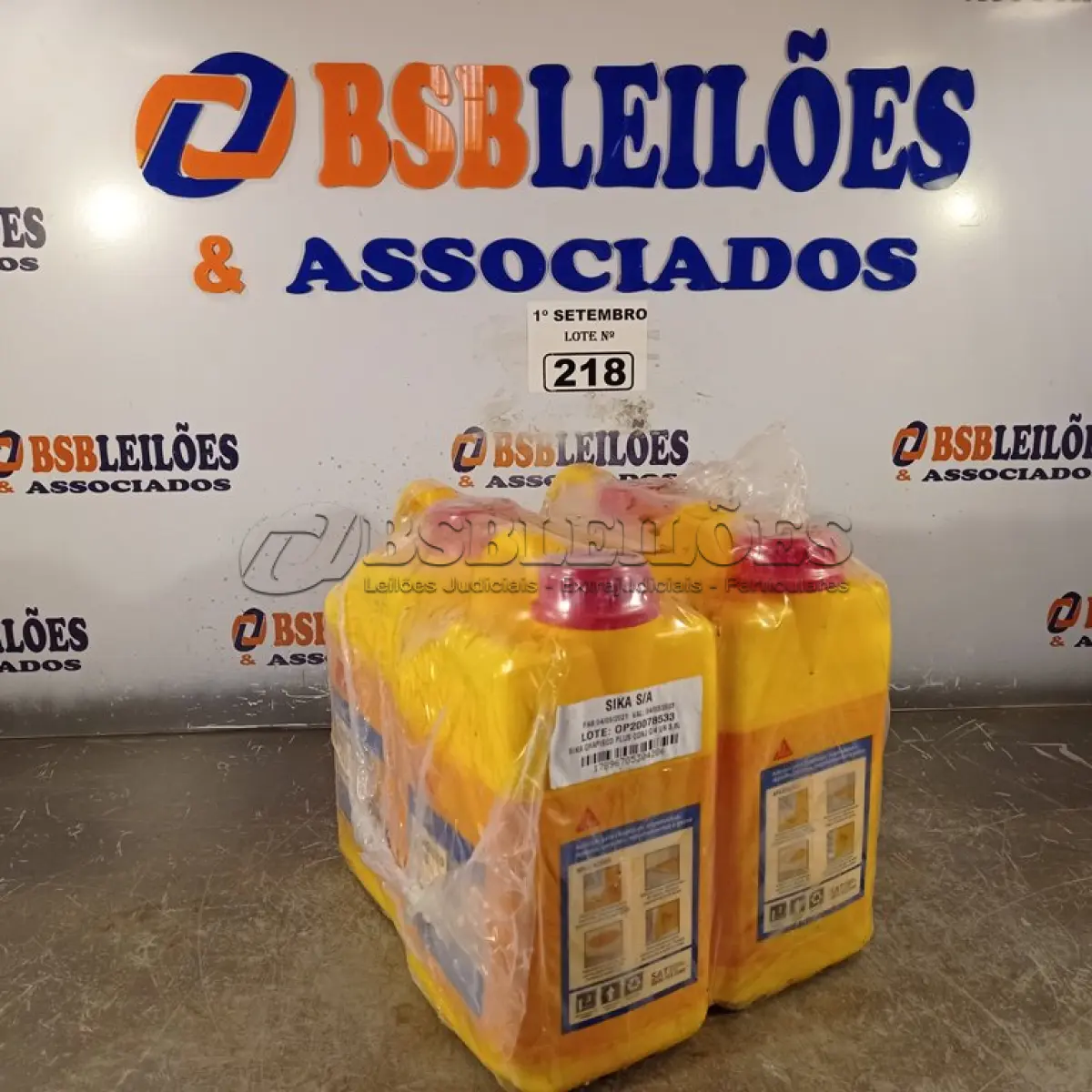 LOTE 218 - 04 GALÕES DE SIKA CHAPISCO PLUS3,6L. (NO ESTADO) ATENÇÃO! FAZER A VISITAÇÃO ANTES DE ARREMATAR, NÃO SABEMOS SE FUNCIONA. LEILÃO NÃO TEM GARANTIA E NEM DEVOLUÇÃO, SUJEITO A POSSÍVEIS AVARIAS VISÍVEIS/OCULTAS E/OU AUSÊNCIA DE COMPONENTES.