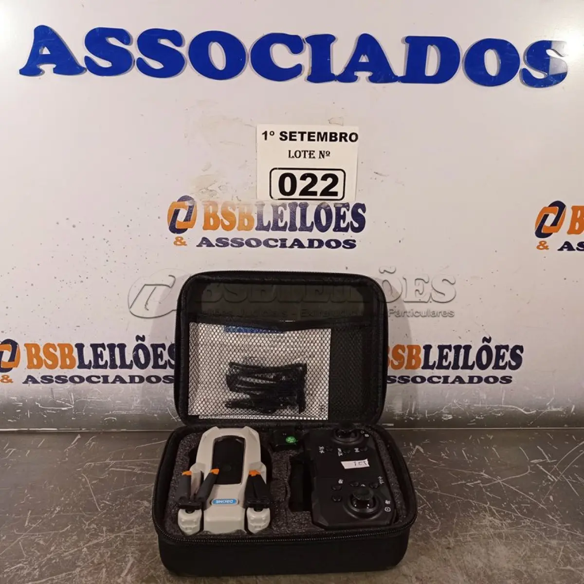 LOTE 022 - 01 DRONE P15. (NO ESTADO) ATENÇÃO! FAZER A VISITAÇÃO ANTES DE ARREMATAR, NÃO SABEMOS SE FUNCIONA. LEILÃO NÃO TEM GARANTIA E NEM DEVOLUÇÃO, SUJEITO A POSSÍVEIS AVARIAS VISÍVEIS/OCULTAS E/OU AUSÊNCIA DE COMPONENTES.
