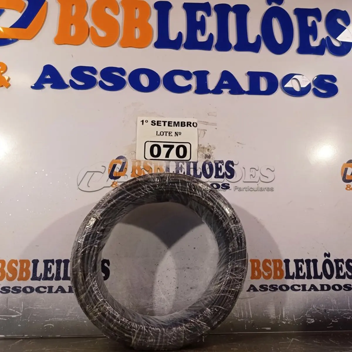 LOTE 070 - 01 ROLO DE CABO FLEXÍVEL 100M 2,5MM NA COR PRETA. (NO ESTADO) ATENÇÃO! FAZER A VISITAÇÃO ANTES DE ARREMATAR, NÃO SABEMOS SE FUNCIONA. LEILÃO NÃO TEM GARANTIA E NEM DEVOLUÇÃO, SUJEITO A POSSÍVEIS AVARIAS VISÍVEIS/OCULTAS E/OU AUSÊNCIA DE COMPONENTES.