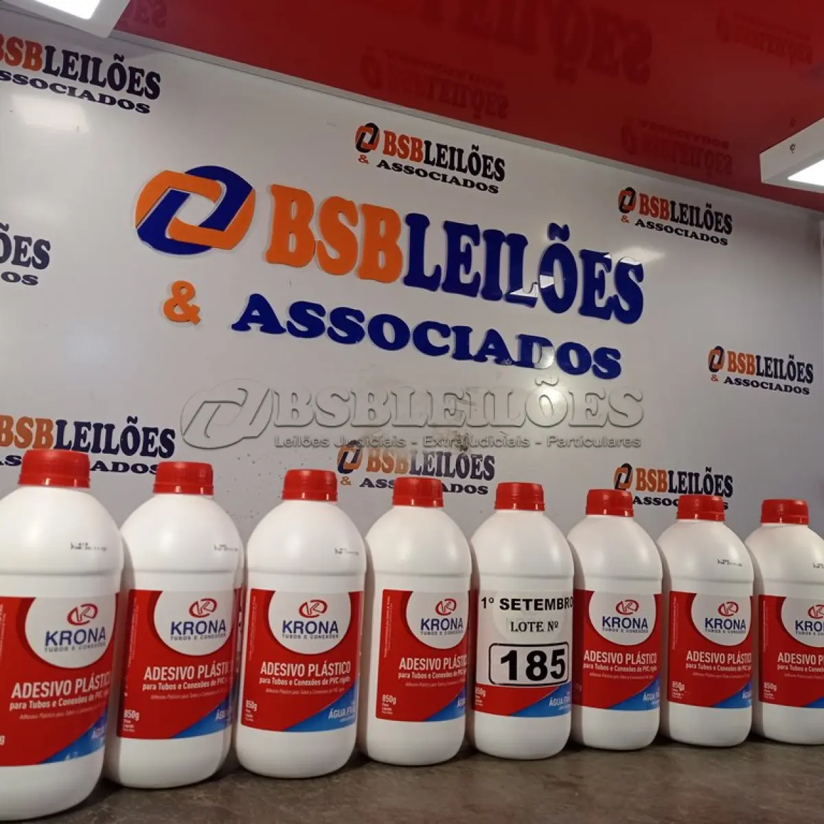 LOTE 185 - 08 TUBOS DE ADESIVO PLÁSTICO PARA TUBOS E CONEXÕES DE PVC RÍGIDO LINHA ÁGUA FRIA 850G. (NO ESTADO) ATENÇÃO! FAZER A VISITAÇÃO ANTES DE ARREMATAR, NÃO SABEMOS SE FUNCIONA. LEILÃO NÃO TEM GARANTIA E NEM DEVOLUÇÃO, SUJEITO A POSSÍVEIS AVARIAS VISÍVEIS/OCULTAS E/OU AUSÊNCIA DE COMPONENTES.