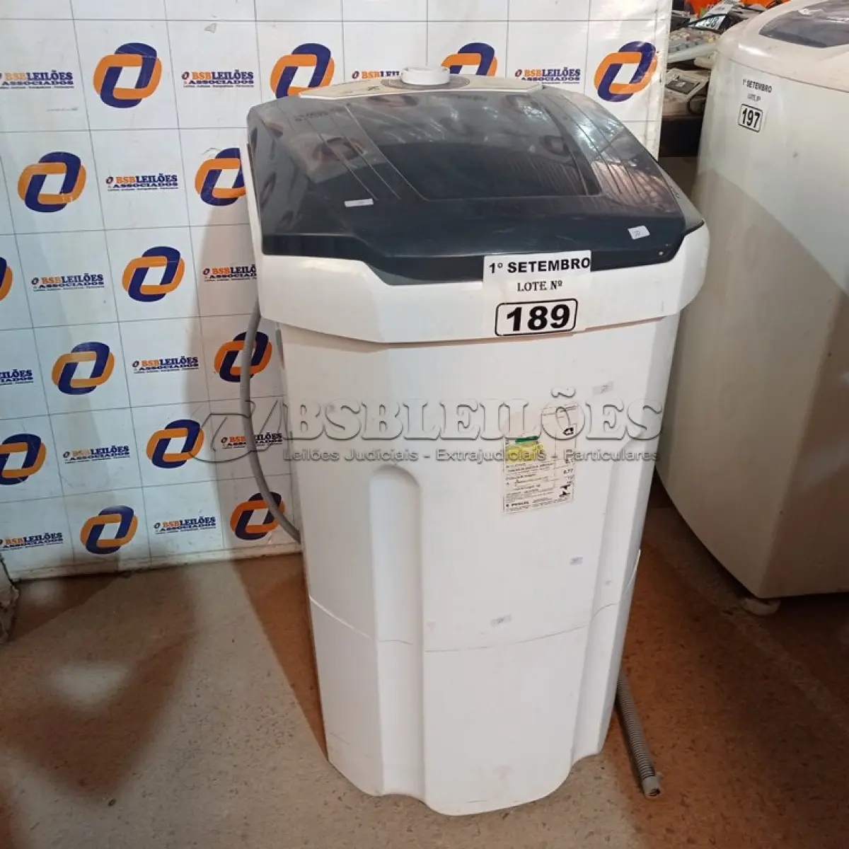 LOTE 189 - 01 LAVADORA 7GK MARCA SUGGAR 220V. (NO ESTADO) ATENÇÃO! FAZER A VISITAÇÃO ANTES DE ARREMATAR, NÃO SABEMOS SE FUNCIONA. LEILÃO NÃO TEM GARANTIA E NEM DEVOLUÇÃO, SUJEITO A POSSÍVEIS AVARIAS VISÍVEIS/OCULTAS E/OU AUSÊNCIA DE COMPONENTES.