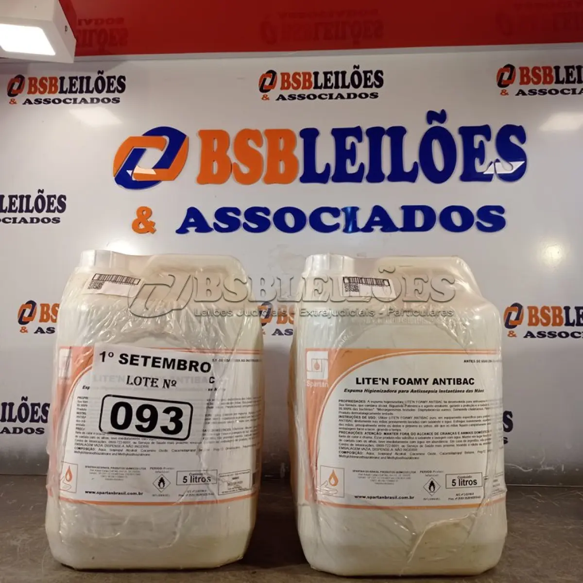 LOTE 093 - 20 LITROS DE ESPUMA HIGIENIZADORA PARA ANTISSEPSIA INSTANTÂNEA DAS MÃOS. (NO ESTADO) ATENÇÃO! FAZER A VISITAÇÃO ANTES DE ARREMATAR, NÃO SABEMOS SE FUNCIONA. LEILÃO NÃO TEM GARANTIA E NEM DEVOLUÇÃO, SUJEITO A POSSÍVEIS AVARIAS VISÍVEIS/OCULTAS E/OU AUSÊNCIA DE COMPONENTES.