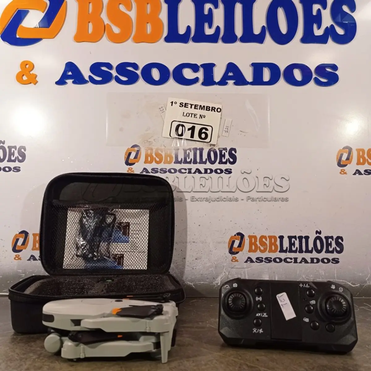 LOTE 016 - 01 DRONE SKY SPIRIT. (NO ESTADO) ATENÇÃO! FAZER A VISITAÇÃO ANTES DE ARREMATAR, NÃO SABEMOS SE FUNCIONA. LEILÃO NÃO TEM GARANTIA E NEM DEVOLUÇÃO, SUJEITO A POSSÍVEIS AVARIAS VISÍVEIS/OCULTAS E/OU AUSÊNCIA DE COMPONENTES.