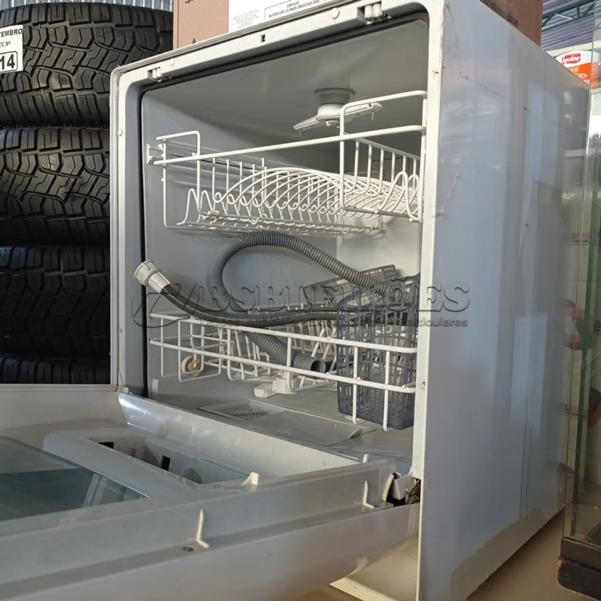 LOTE 213 - 01 LAVA LOUÇAS MARCA BRASTEMP. (NO ESTADO) ATENÇÃO! FAZER A VISITAÇÃO ANTES DE ARREMATAR, NÃO SABEMOS SE FUNCIONA. LEILÃO NÃO TEM GARANTIA E NEM DEVOLUÇÃO, SUJEITO A POSSÍVEIS AVARIAS VISÍVEIS/OCULTAS E/OU AUSÊNCIA DE COMPONENTES.