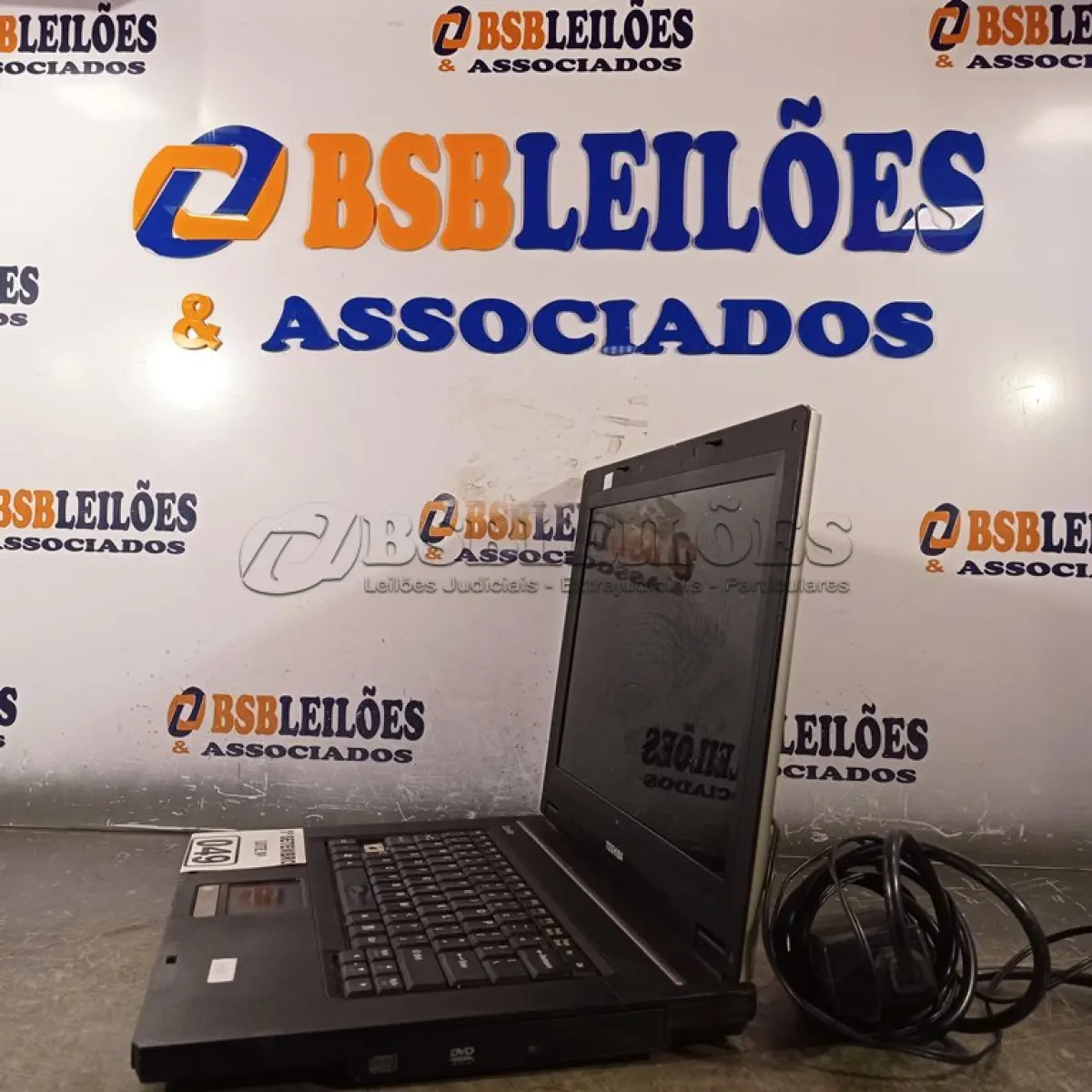 LOTE 049 - 01 NOTEBOOK MARCA TOSHIBA. (NO ESTADO) ATENÇÃO! FAZER A VISITAÇÃO ANTES DE ARREMATAR, NÃO SABEMOS SE FUNCIONA. LEILÃO NÃO TEM GARANTIA E NEM DEVOLUÇÃO, SUJEITO A POSSÍVEIS AVARIAS VISÍVEIS/OCULTAS E/OU AUSÊNCIA DE COMPONENTES.