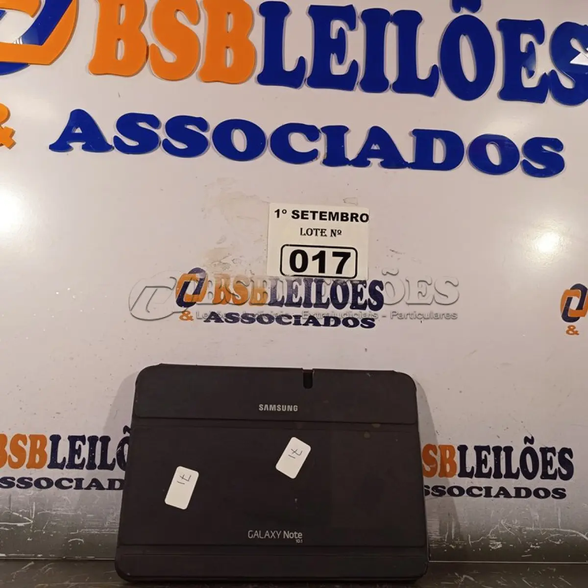 LOTE 017 - 01 TABLET GALAXY NOTE 10.1 SAMSUNG. (NO ESTADO) ATENÇÃO! FAZER A VISITAÇÃO ANTES DE ARREMATAR, NÃO SABEMOS SE FUNCIONA. LEILÃO NÃO TEM GARANTIA E NEM DEVOLUÇÃO, SUJEITO A POSSÍVEIS AVARIAS VISÍVEIS/OCULTAS E/OU AUSÊNCIA DE COMPONENTES.