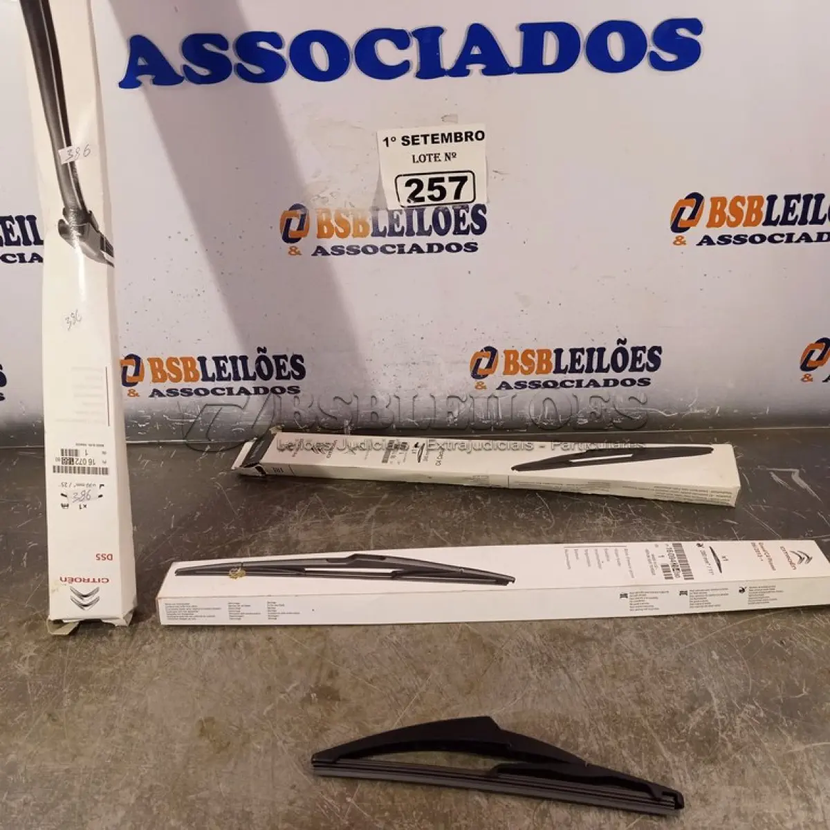 LOTE 257 - 01 JOGO DE PALETAS DO CITROEM C4 PICASSO, DS5 E C4CACTUS. (NO ESTADO) ATENÇÃO! FAZER A VISITAÇÃO ANTES DE ARREMATAR, NÃO SABEMOS SE FUNCIONA. LEILÃO NÃO TEM GARANTIA E NEM DEVOLUÇÃO, SUJEITO A POSSÍVEIS AVARIAS VISÍVEIS/OCULTAS E/OU AUSÊNCIA DE COMPONENTES.