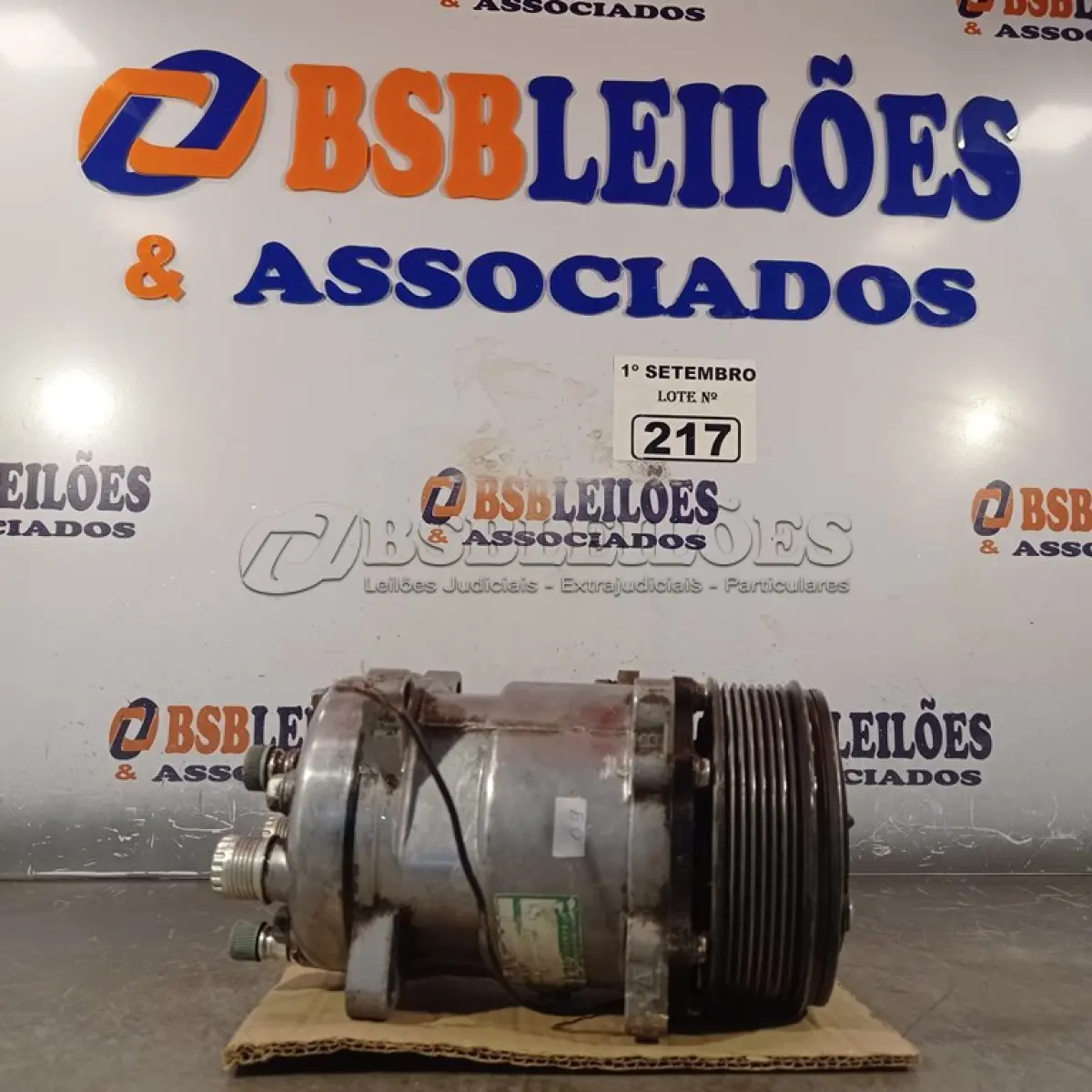 LOTE 217 - 01 MOTOR DE AR CONDICIONADO AUTOMOTIVO. (NO ESTADO) ATENÇÃO! FAZER A VISITAÇÃO ANTES DE ARREMATAR, NÃO SABEMOS SE FUNCIONA. LEILÃO NÃO TEM GARANTIA E NEM DEVOLUÇÃO, SUJEITO A POSSÍVEIS AVARIAS VISÍVEIS/OCULTAS E/OU AUSÊNCIA DE COMPONENTES.