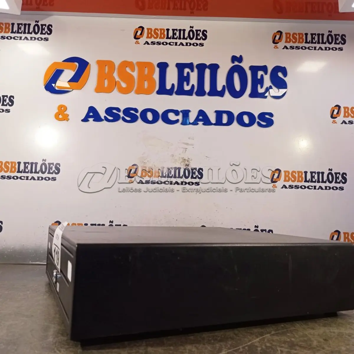 LOTE 119 - 01 GAVETA PARA CAIXA. (NO ESTADO) ATENÇÃO! FAZER A VISITAÇÃO ANTES DE ARREMATAR, NÃO SABEMOS SE FUNCIONA. LEILÃO NÃO TEM GARANTIA E NEM DEVOLUÇÃO, SUJEITO A POSSÍVEIS AVARIAS VISÍVEIS/OCULTAS E/OU AUSÊNCIA DE COMPONENTES.