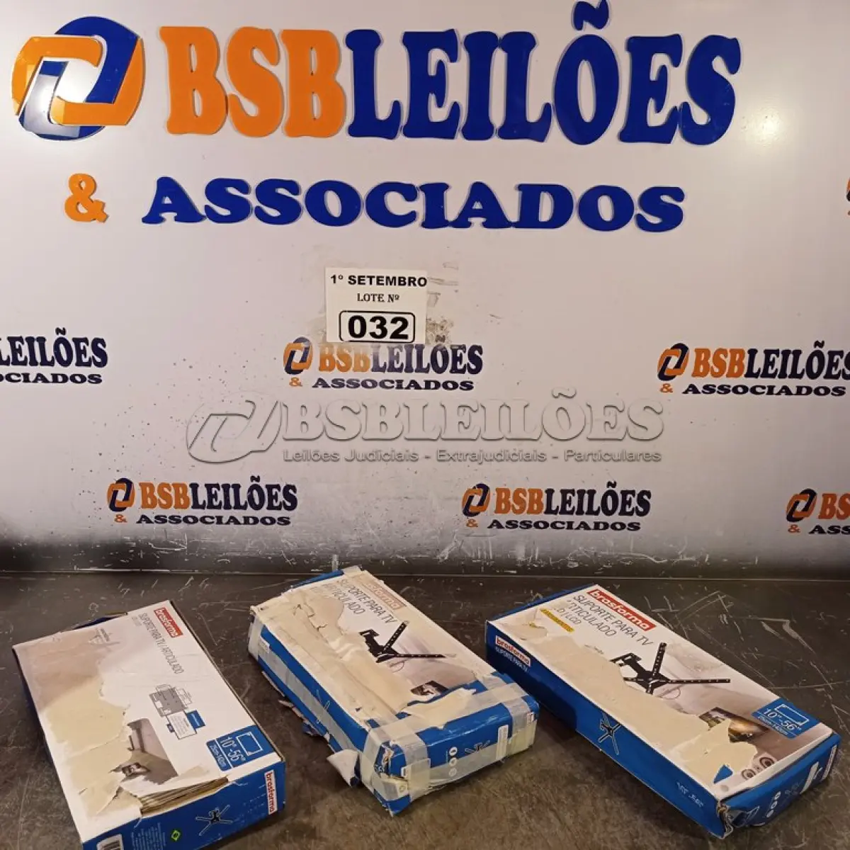 LOTE 032 - 03 SUPORTES PARA TV ARTICULADO 10-56” 25/142CM COM AVARIAS. (NO ESTADO) ATENÇÃO! FAZER A VISITAÇÃO ANTES DE ARREMATAR, NÃO SABEMOS SE FUNCIONA. LEILÃO NÃO TEM GARANTIA E NEM DEVOLUÇÃO, SUJEITO A POSSÍVEIS AVARIAS VISÍVEIS/OCULTAS E/OU AUSÊNCIA DE COMPONENTES.