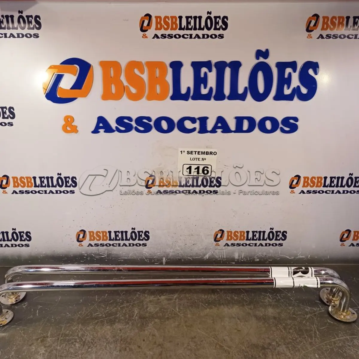 LOTE 116 - 02 BARRAS DE APOIO PARA BANHEIRO. (NO ESTADO) ATENÇÃO! FAZER A VISITAÇÃO ANTES DE ARREMATAR, NÃO SABEMOS SE FUNCIONA. LEILÃO NÃO TEM GARANTIA E NEM DEVOLUÇÃO, SUJEITO A POSSÍVEIS AVARIAS VISÍVEIS/OCULTAS E/OU AUSÊNCIA DE COMPONENTES.