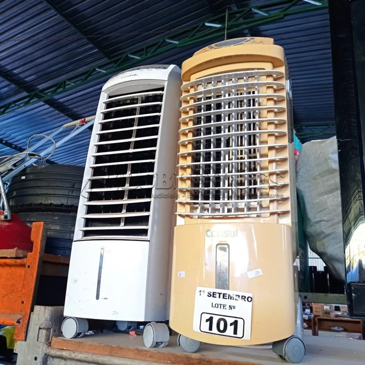 LOTE 101 - 02 CLIMATIZADORES MARCAS E MODELOS DIVERSOS. (NO ESTADO) ATENÇÃO! FAZER A VISITAÇÃO ANTES DE ARREMATAR, NÃO SABEMOS SE FUNCIONA. LEILÃO NÃO TEM GARANTIA E NEM DEVOLUÇÃO, SUJEITO A POSSÍVEIS AVARIAS VISÍVEIS/OCULTAS E/OU AUSÊNCIA DE COMPONENTES.
