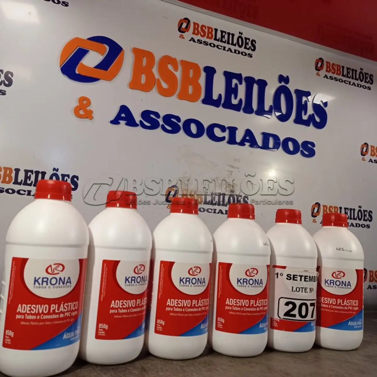 LOTE 207 - 06 TUBOS DE ADESIVO PLÁSTICO PARA TUBOS E CONEXÕES DE PVC RÍGIDO LINHA ÁGUA FRIA 850G. (NO ESTADO) ATENÇÃO! FAZER A VISITAÇÃO ANTES DE ARREMATAR, NÃO SABEMOS SE FUNCIONA. LEILÃO NÃO TEM GARANTIA E NEM DEVOLUÇÃO, SUJEITO A POSSÍVEIS AVARIAS VISÍVEIS/OCULTAS E/OU AUSÊNCIA DE COMPONENTES.