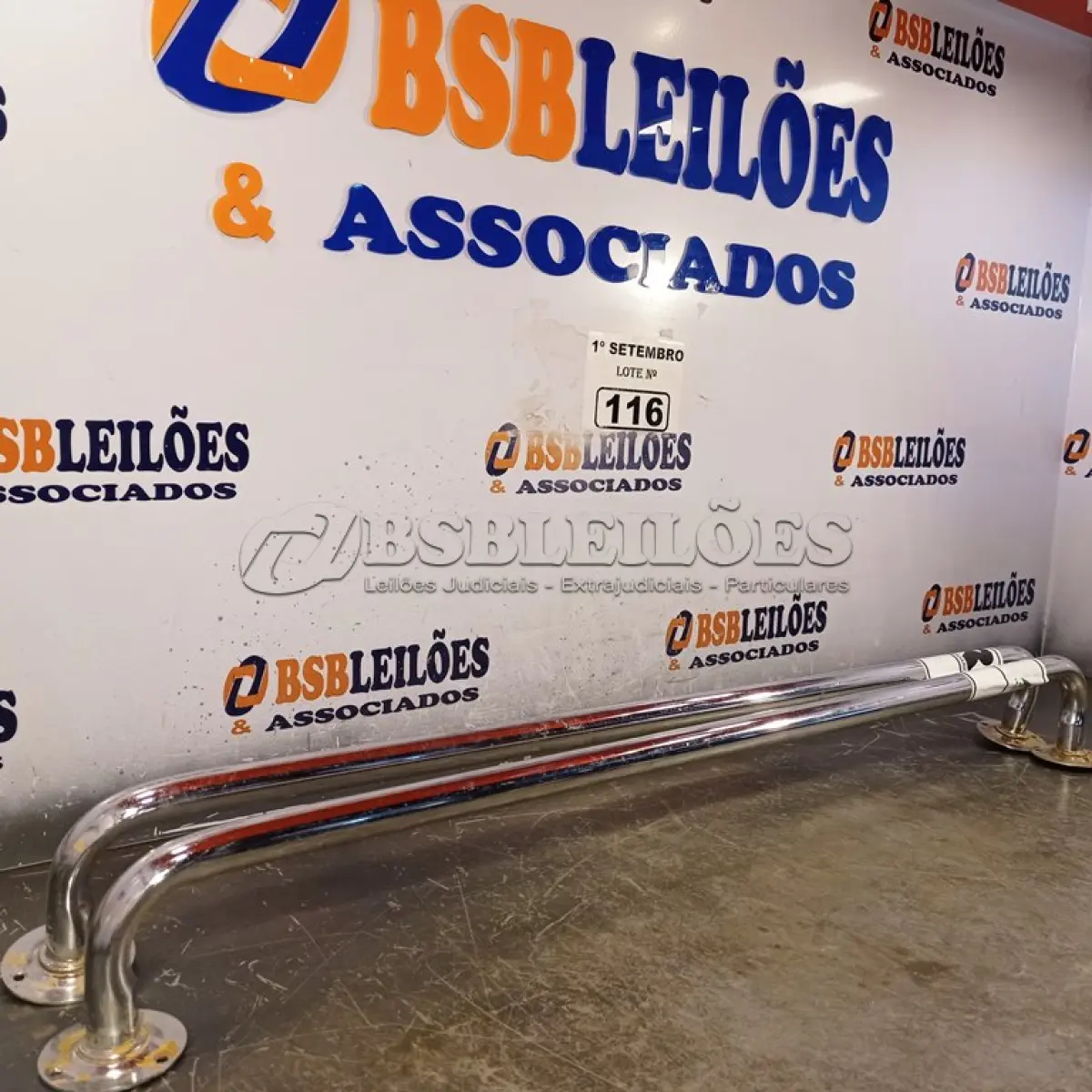 LOTE 116 - 02 BARRAS DE APOIO PARA BANHEIRO. (NO ESTADO) ATENÇÃO! FAZER A VISITAÇÃO ANTES DE ARREMATAR, NÃO SABEMOS SE FUNCIONA. LEILÃO NÃO TEM GARANTIA E NEM DEVOLUÇÃO, SUJEITO A POSSÍVEIS AVARIAS VISÍVEIS/OCULTAS E/OU AUSÊNCIA DE COMPONENTES.