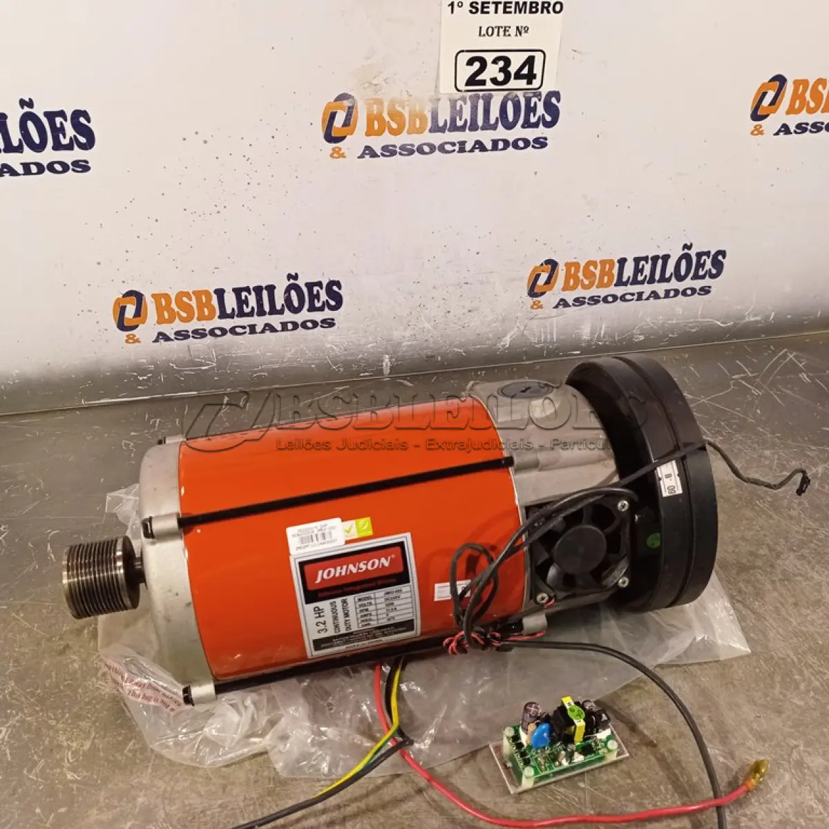 LOTE 234 - 01 MOTOR ELÉTRICO JOHNSON 3.2HP MODELO JM02-002 CORRENTE CONTINUA DC. (NO ESTADO) ATENÇÃO! FAZER A VISITAÇÃO ANTES DE ARREMATAR, NÃO SABEMOS SE FUNCIONA. LEILÃO NÃO TEM GARANTIA E NEM DEVOLUÇÃO, SUJEITO A POSSÍVEIS AVARIAS VISÍVEIS/OCULTAS E/OU AUSÊNCIA DE COMPONENTES.