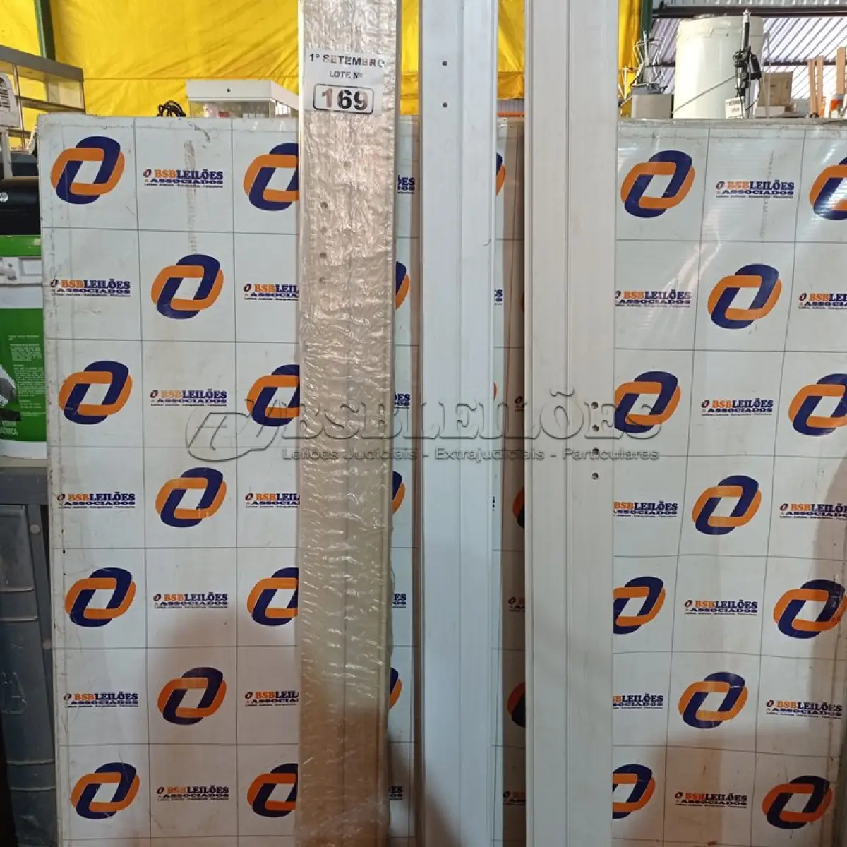 LOTE 169 - 03 PORTAS SANFONADAS EM PVC. (NO ESTADO) ATENÇÃO! FAZER A VISITAÇÃO ANTES DE ARREMATAR, NÃO SABEMOS SE FUNCIONA. LEILÃO NÃO TEM GARANTIA E NEM DEVOLUÇÃO, SUJEITO A POSSÍVEIS AVARIAS VISÍVEIS/OCULTAS E/OU AUSÊNCIA DE COMPONENTES.