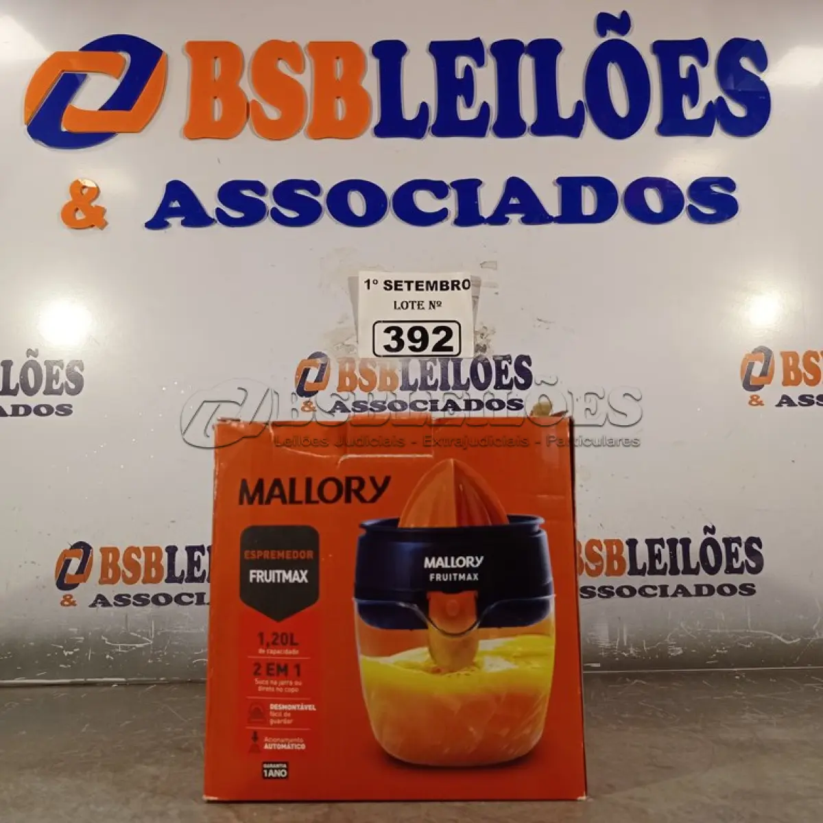 LOTE 392 - 01 ESPREMEDOR FRUITMAX MALLORY 1,20L DE CAPACIDADE 127V. (NO ESTADO) ATENÇÃO! FAZER A VISITAÇÃO ANTES DE ARREMATAR, NÃO SABEMOS SE FUNCIONA. LEILÃO NÃO TEM GARANTIA E NEM DEVOLUÇÃO, SUJEITO A POSSÍVEIS AVARIAS VISÍVEIS/OCULTAS E/OU AUSÊNCIA DE COMPONENTES.