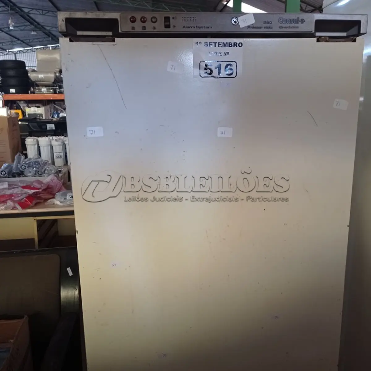 LOTE 516 - 01 FREEZER VERTICAL MARCA CÔNSUL. (NO ESTADO) ATENÇÃO! FAZER A VISITAÇÃO ANTES DE ARREMATAR, NÃO SABEMOS SE FUNCIONA. LEILÃO NÃO TEM GARANTIA E NEM DEVOLUÇÃO, SUJEITO A POSSÍVEIS AVARIAS VISÍVEIS/OCULTAS E/OU AUSÊNCIA DE COMPONENTES.