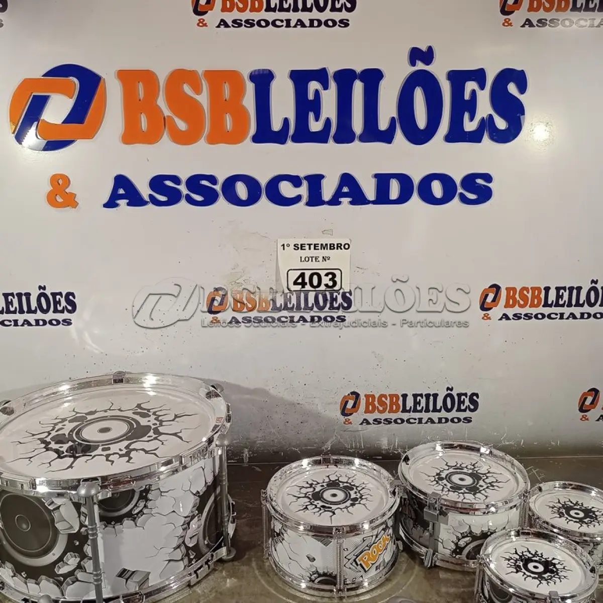 LOTE 403 - 01 BATERIA INFANTIL. (NO ESTADO) ATENÇÃO! FAZER A VISITAÇÃO ANTES DE ARREMATAR, NÃO SABEMOS SE FUNCIONA. LEILÃO NÃO TEM GARANTIA E NEM DEVOLUÇÃO, SUJEITO A POSSÍVEIS AVARIAS VISÍVEIS/OCULTAS E/OU AUSÊNCIA DE COMPONENTES.