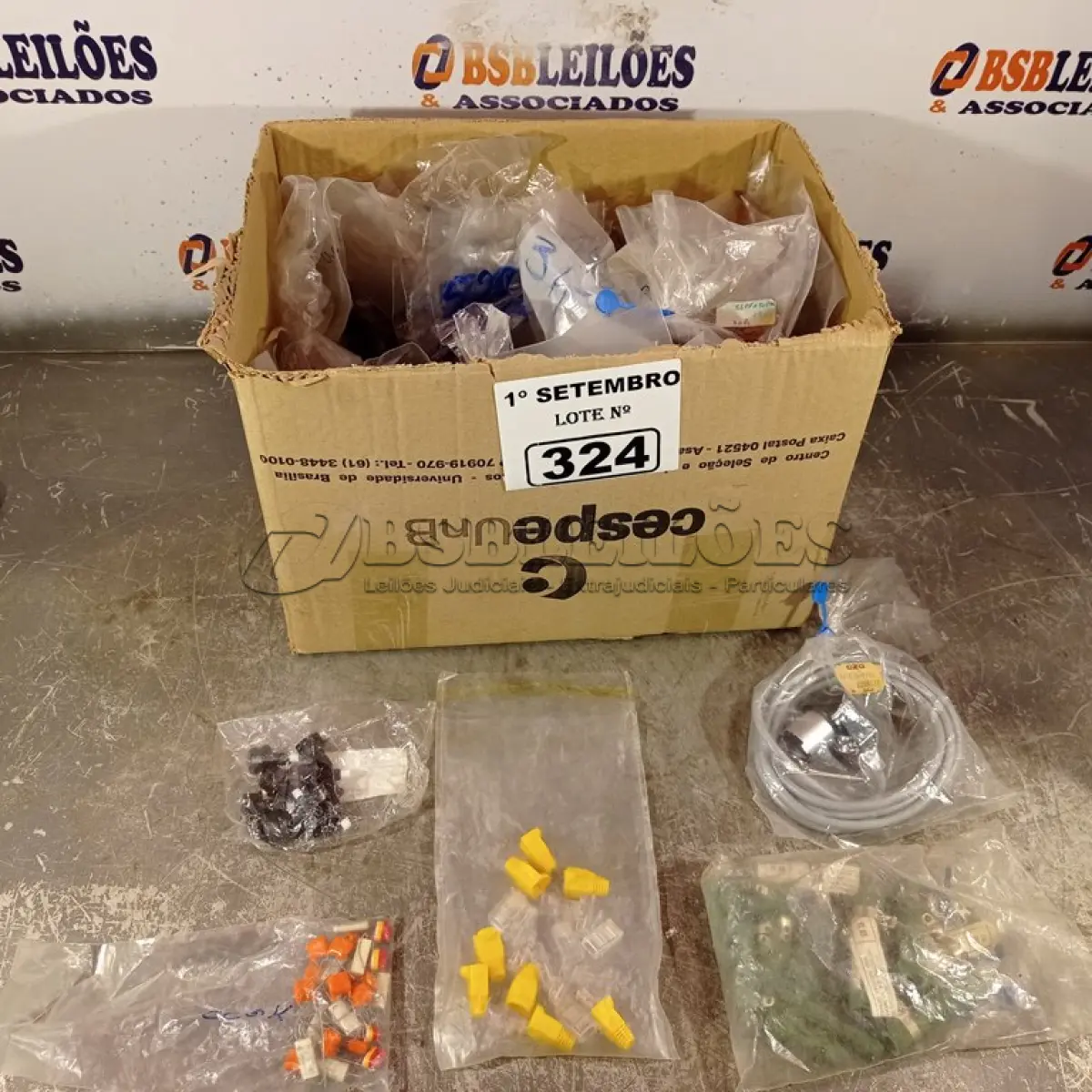 LOTE 324 - 01 LOTE COM COMPONENTES ELETRÔNICOS DIVERSOS. (NO ESTADO) ATENÇÃO! FAZER A VISITAÇÃO ANTES DE ARREMATAR, NÃO SABEMOS SE FUNCIONA. LEILÃO NÃO TEM GARANTIA E NEM DEVOLUÇÃO, SUJEITO A POSSÍVEIS AVARIAS VISÍVEIS/OCULTAS E/OU AUSÊNCIA DE COMPONENTES.