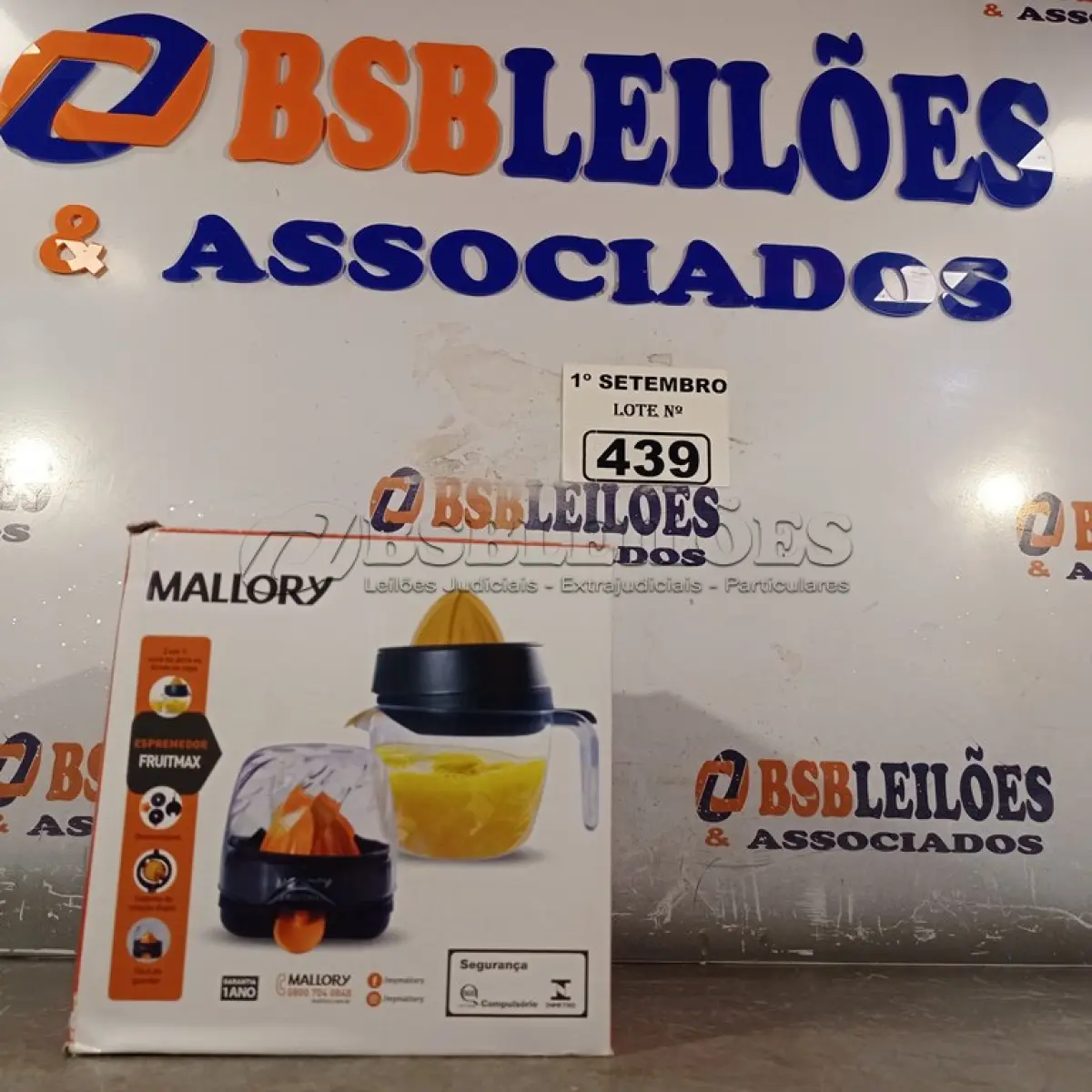 LOTE 439 - 01 ESPREMEDOR FRUITMAX MALLORY 1,20L DE CAPACIDADE 127V. (NO ESTADO) ATENÇÃO! FAZER A VISITAÇÃO ANTES DE ARREMATAR, NÃO SABEMOS SE FUNCIONA. LEILÃO NÃO TEM GARANTIA E NEM DEVOLUÇÃO, SUJEITO A POSSÍVEIS AVARIAS VISÍVEIS/OCULTAS E/OU AUSÊNCIA DE COMPONENTES.