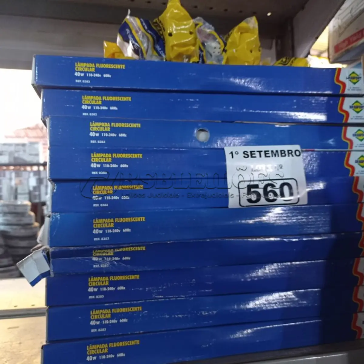 LOTE 560 - 10 LÂMPADAS FLUORESCENTES CIRCULAR 40W 110-220V E 10 REATORES DIVERSOS. (NO ESTADO) ATENÇÃO! FAZER A VISITAÇÃO ANTES DE ARREMATAR, NÃO SABEMOS SE FUNCIONA. LEILÃO NÃO TEM GARANTIA E NEM DEVOLUÇÃO, SUJEITO A POSSÍVEIS AVARIAS VISÍVEIS/OCULTAS E/OU AUSÊNCIA DE COMPONENTES.