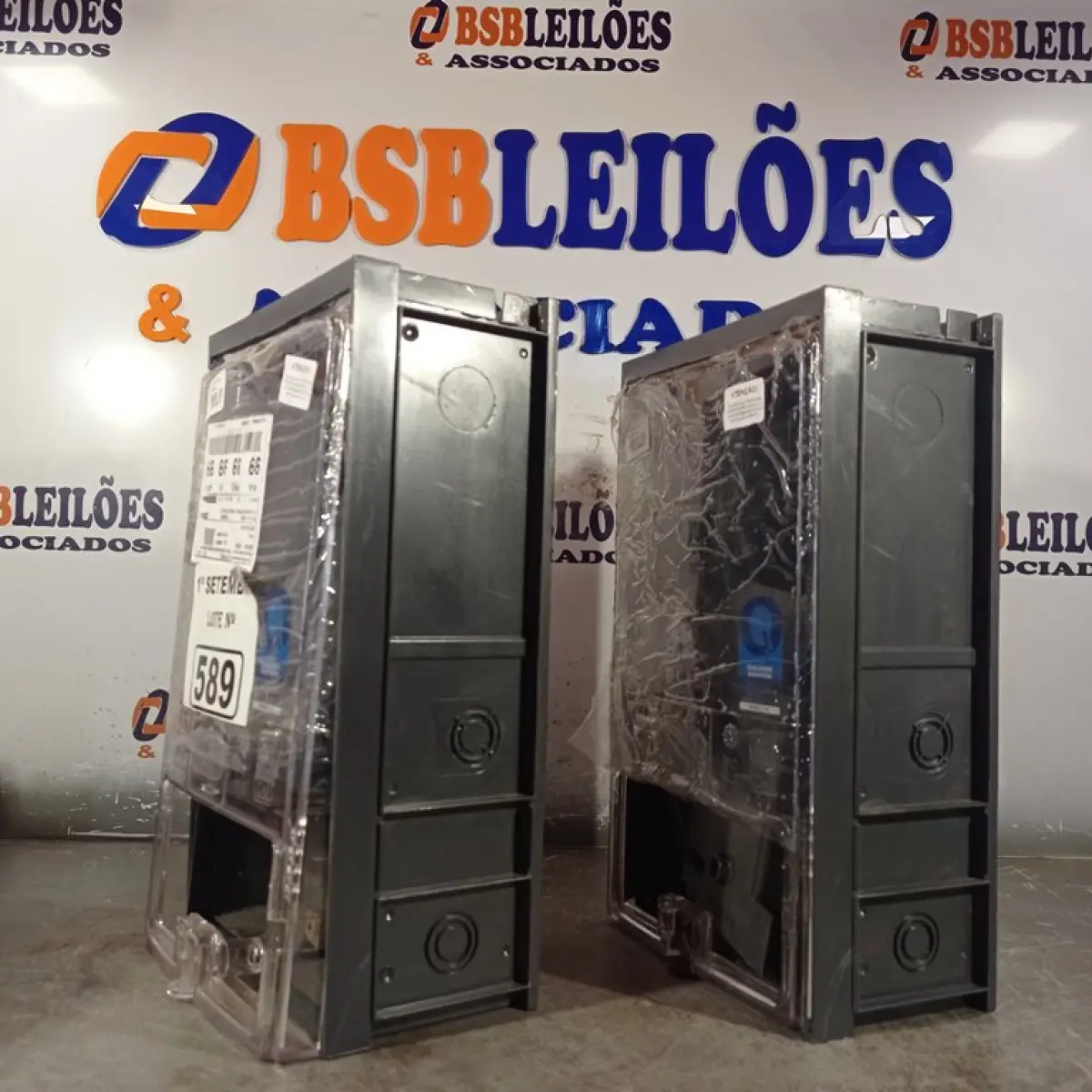 LOTE 589