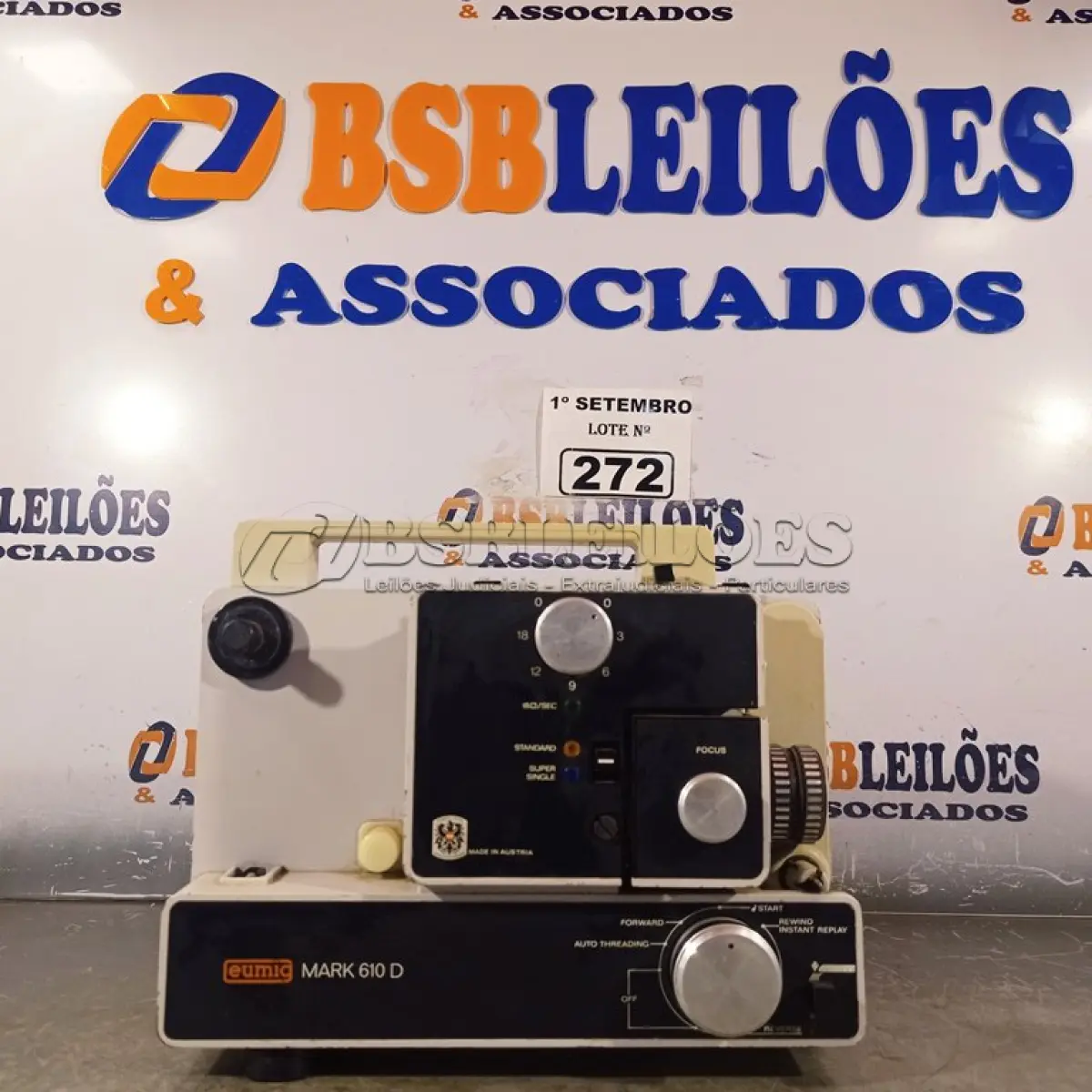 LOTE 272 - 01 PROJETOR 8MM EUMIG MARK 610D. (NO ESTADO) ATENÇÃO! FAZER A VISITAÇÃO ANTES DE ARREMATAR, NÃO SABEMOS SE FUNCIONA. LEILÃO NÃO TEM GARANTIA E NEM DEVOLUÇÃO, SUJEITO A POSSÍVEIS AVARIAS VISÍVEIS/OCULTAS E/OU AUSÊNCIA DE COMPONENTES.