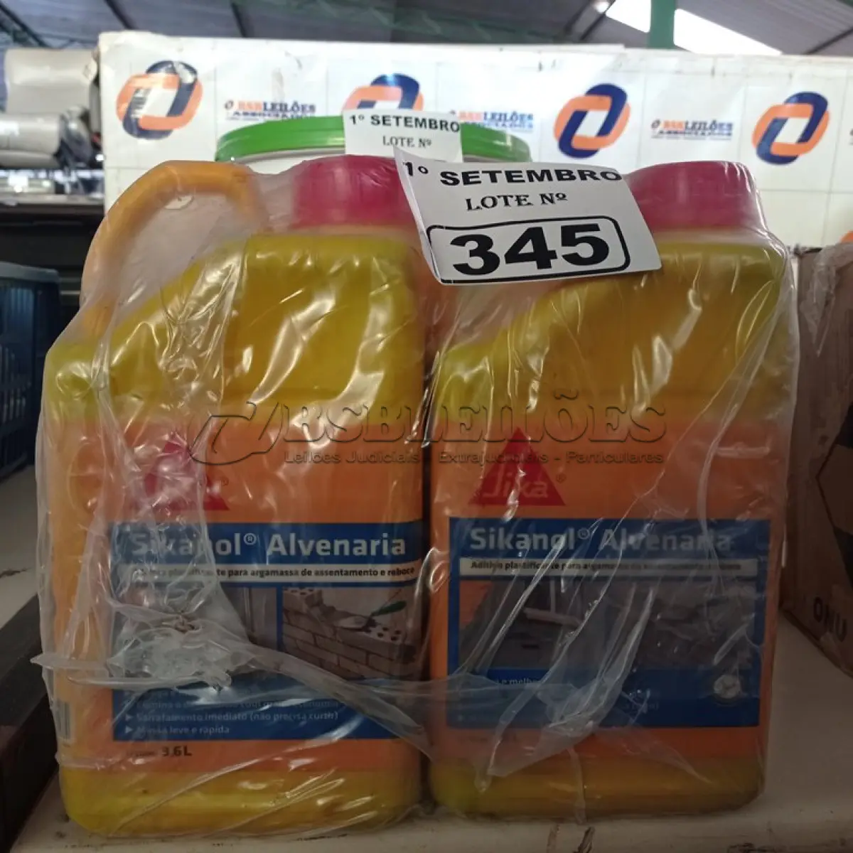 LOTE 345 - 04 GALÕES DE SIKANOL ALVENARIA 3,6L, ADITIVO PLASTIFICANTE PARA ARGAMASSA DE ASSENTAMENTO E REBOCO. (NO ESTADO) ATENÇÃO! FAZER A VISITAÇÃO ANTES DE ARREMATAR, NÃO SABEMOS SE FUNCIONA. LEILÃO NÃO TEM GARANTIA E NEM DEVOLUÇÃO, SUJEITO A POSSÍVEIS AVARIAS VISÍVEIS/OCULTAS E/OU AUSÊNCIA DE COMPONENTES.