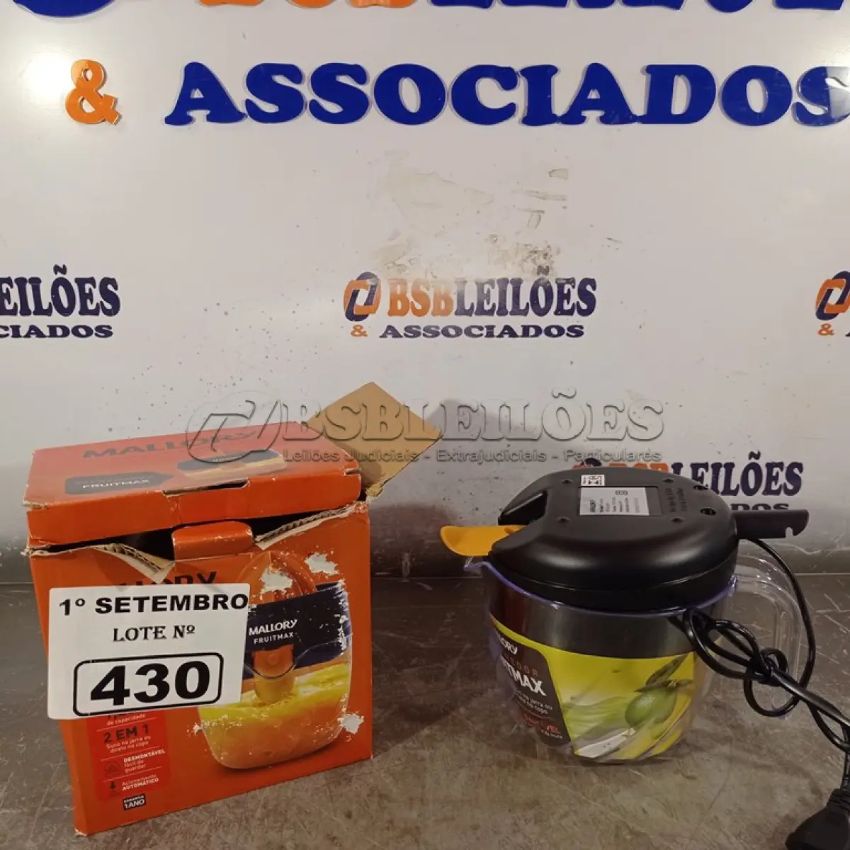 LOTE 430 - 01 ESPREMEDOR FRUITMAX MALLORY 1,20L DE CAPACIDADE 127V. (NO ESTADO) ATENÇÃO! FAZER A VISITAÇÃO ANTES DE ARREMATAR, NÃO SABEMOS SE FUNCIONA. LEILÃO NÃO TEM GARANTIA E NEM DEVOLUÇÃO, SUJEITO A POSSÍVEIS AVARIAS VISÍVEIS/OCULTAS E/OU AUSÊNCIA DE COMPONENTES.