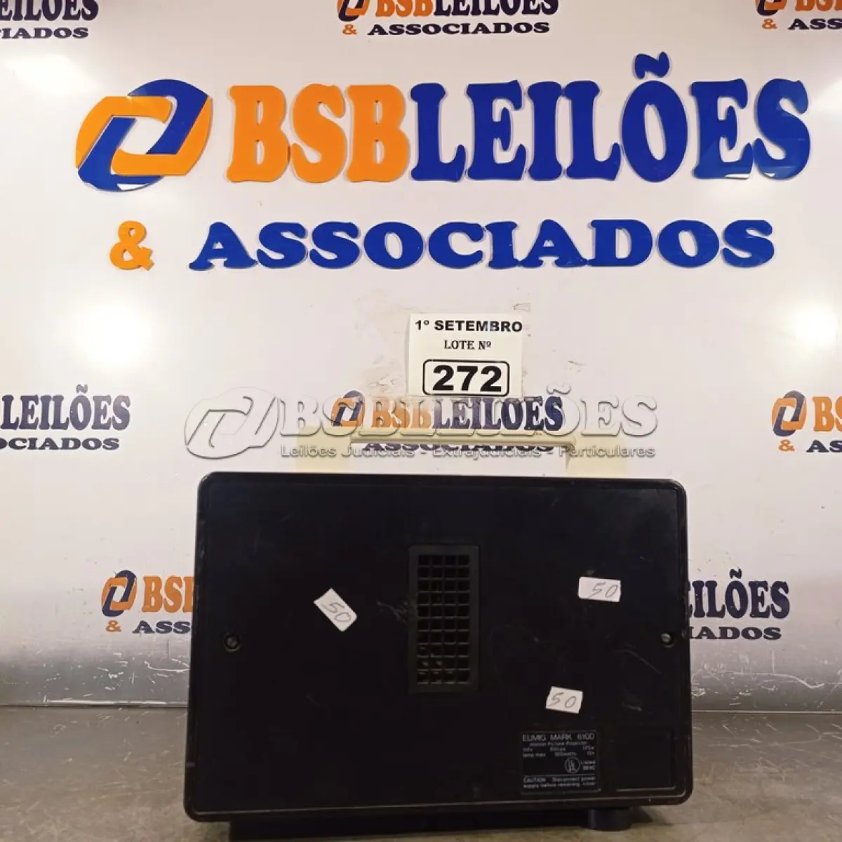 LOTE 272 - 01 PROJETOR 8MM EUMIG MARK 610D. (NO ESTADO) ATENÇÃO! FAZER A VISITAÇÃO ANTES DE ARREMATAR, NÃO SABEMOS SE FUNCIONA. LEILÃO NÃO TEM GARANTIA E NEM DEVOLUÇÃO, SUJEITO A POSSÍVEIS AVARIAS VISÍVEIS/OCULTAS E/OU AUSÊNCIA DE COMPONENTES.