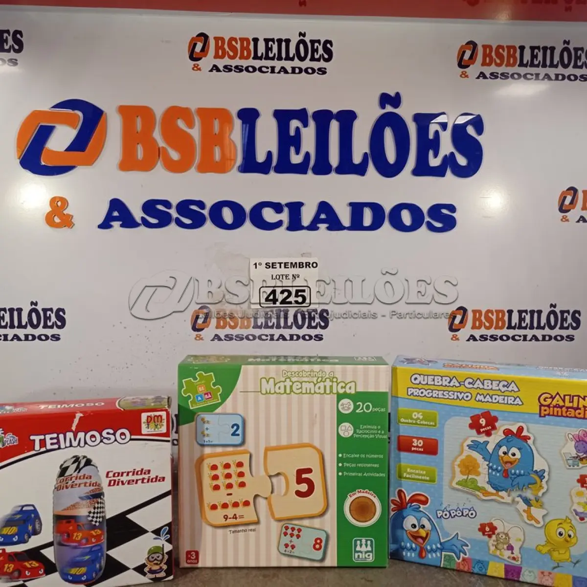 LOTE 425 - 01 BONECO JOÃO TEIMOSO, 01 JOGO DESCOBRINDO A MATEMÁTICA E 01 QUEBRA-CABEÇA DA GALINHA PINTADINHA. (NO ESTADO) ATENÇÃO! FAZER A VISITAÇÃO ANTES DE ARREMATAR, NÃO SABEMOS SE FUNCIONA. LEILÃO NÃO TEM GARANTIA E NEM DEVOLUÇÃO, SUJEITO A POSSÍVEIS AVARIAS VISÍVEIS/OCULTAS E/OU AUSÊNCIA DE COMPONENTES.